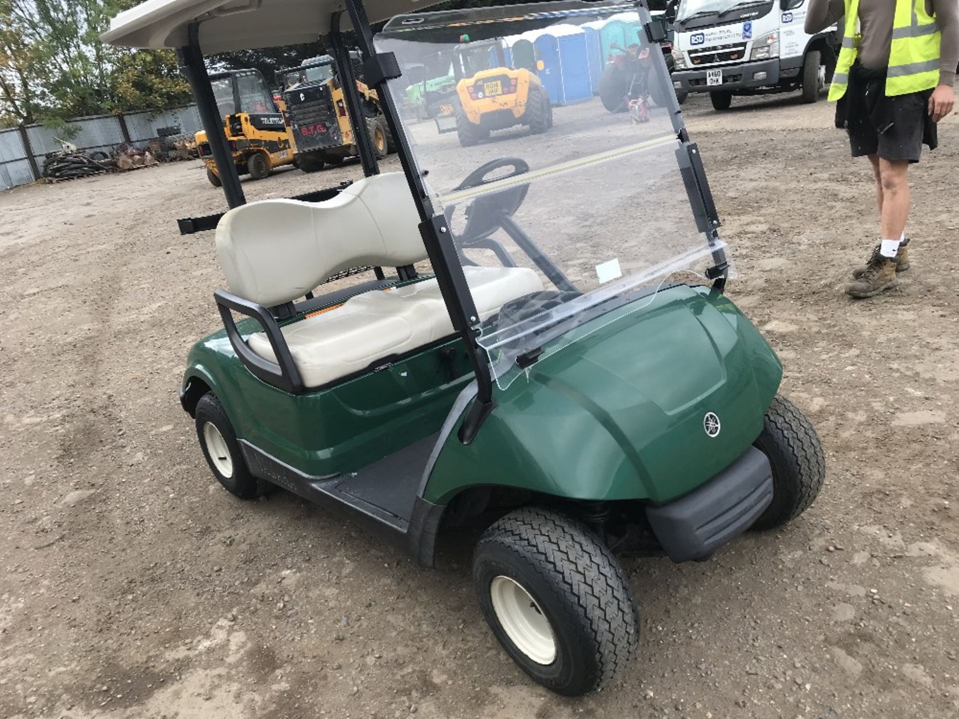 YAMAHA PETROL ENGINED GOLF BUGGY, WHEN TESTED WAS SEEN TO DRIVE, STEER AND BRAKE..SEE VIDEO