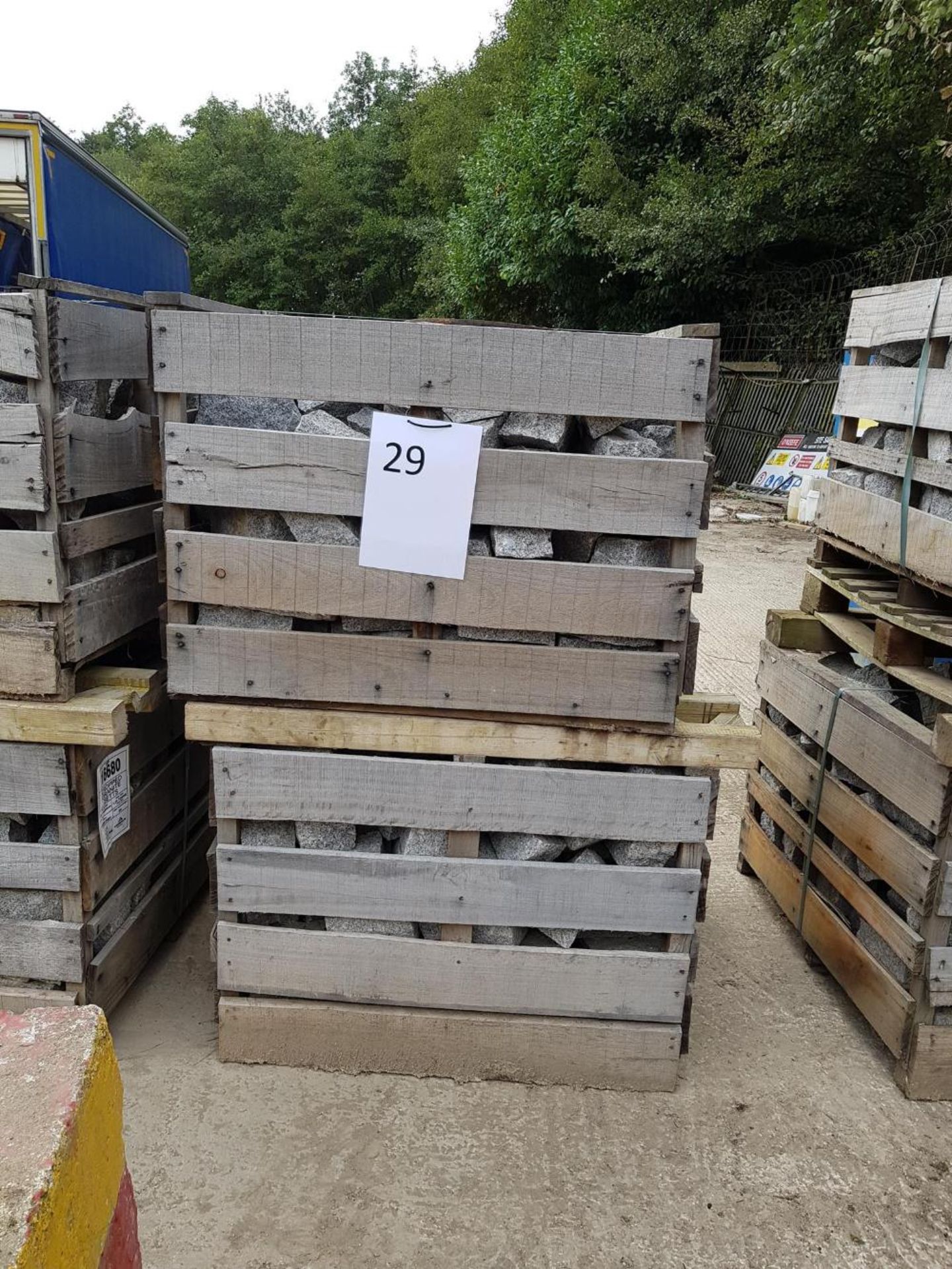 Cropped Granite sets…10 PALLETS IN TOTAL..HIGH GRADE SETS!! LOT LOCATION: 2 Main Road, Sundridge, Nr - Image 5 of 5