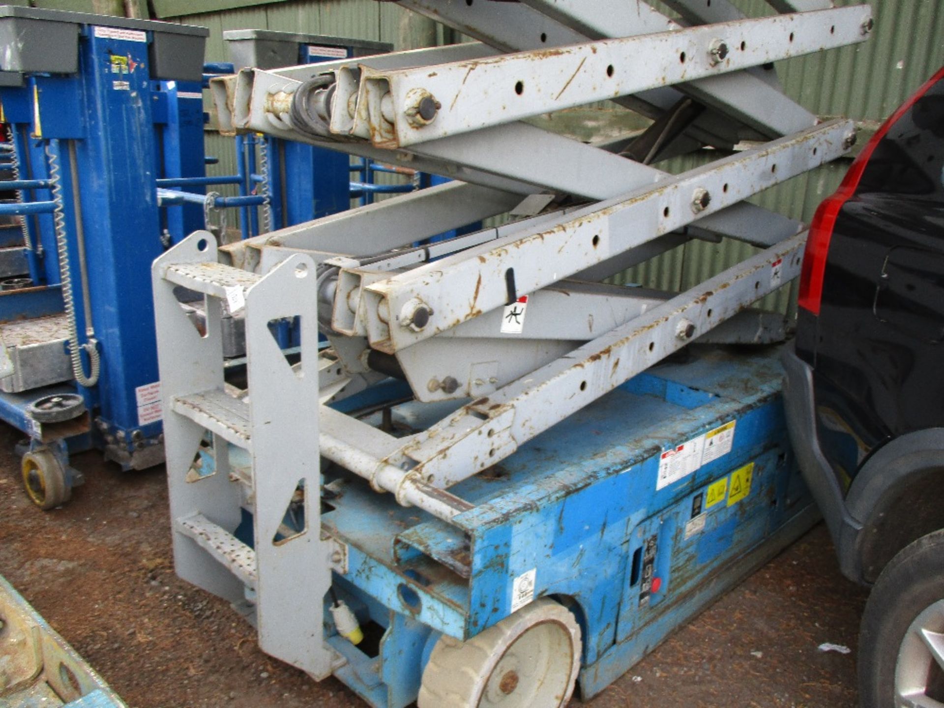 GENIE GS3246 SCISSOR LIFT PLATFORM YEAR 2006 PN:PL025 SN:GS4606-80217 WHEN TESTED WAS SEEN TO DRIVE,