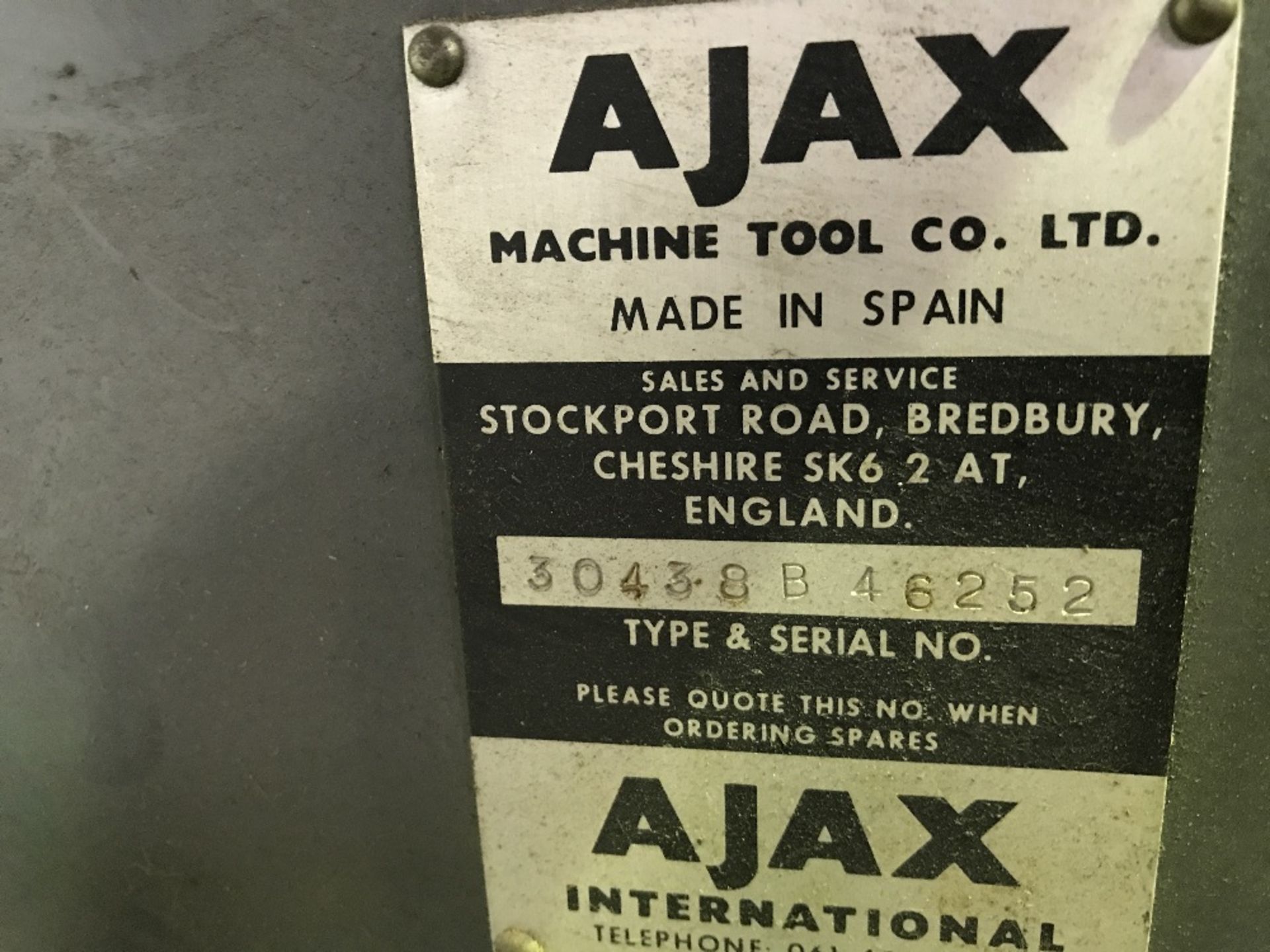 AJAX TURRET MILLING MACHINE WITH HEIDENHAIN XYZ CONTROL UNIT SN: 30438B46252 Sourced directly from a - Image 8 of 9