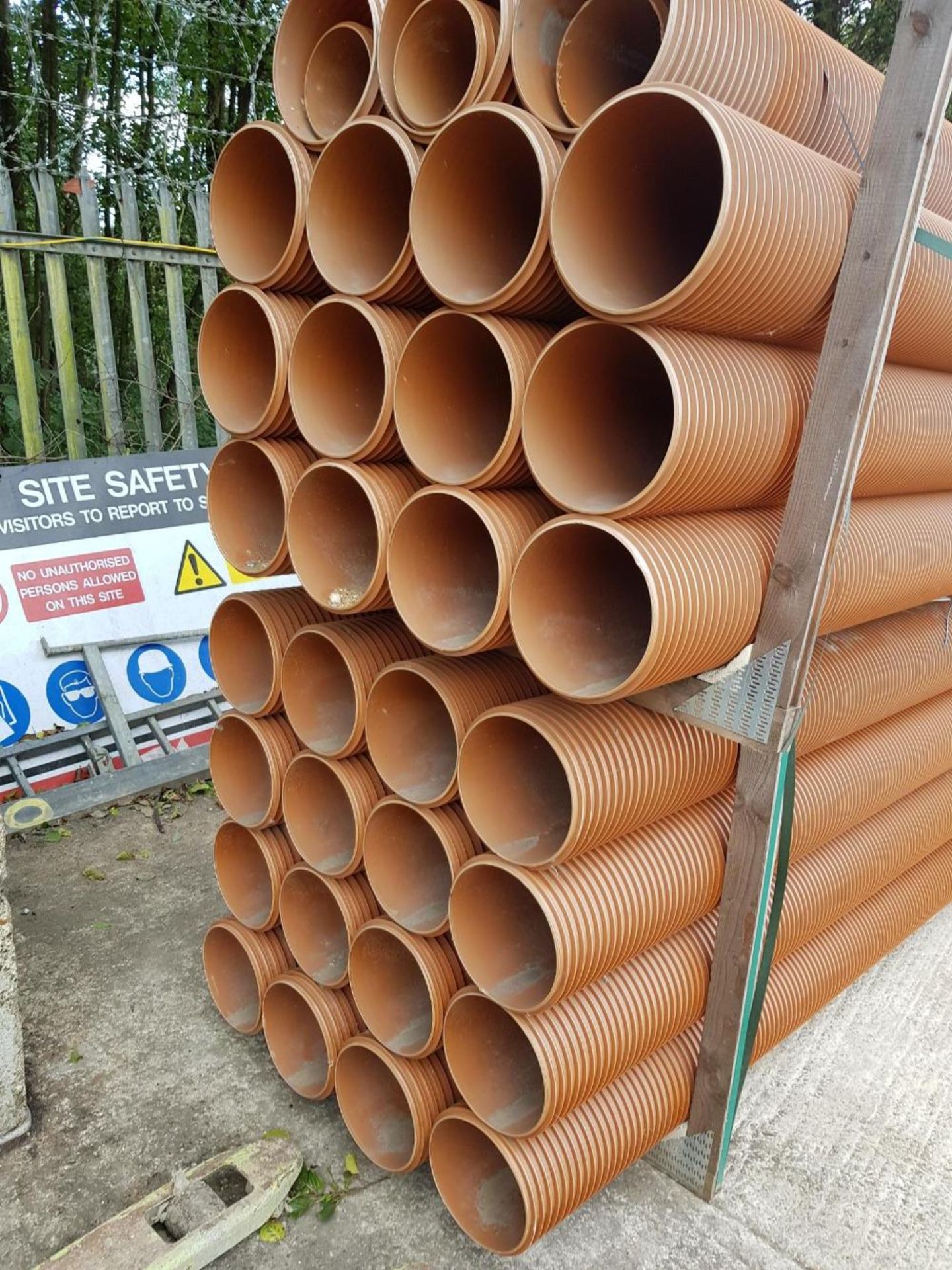 Plastic Drainage pipe - 31No 225mm Diameter 3.0m long + 3 @ 1.5m long 150mm Diameter LOT LOCATION: