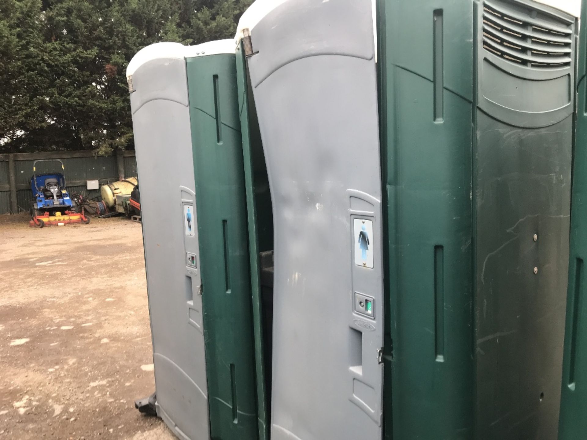 3 X GREEN PORTABLE TOILETS, ONE DOOR NEEDS ATTENTION...NB: 3 TOILETS SOLD AS ONE LOT - Image 5 of 6