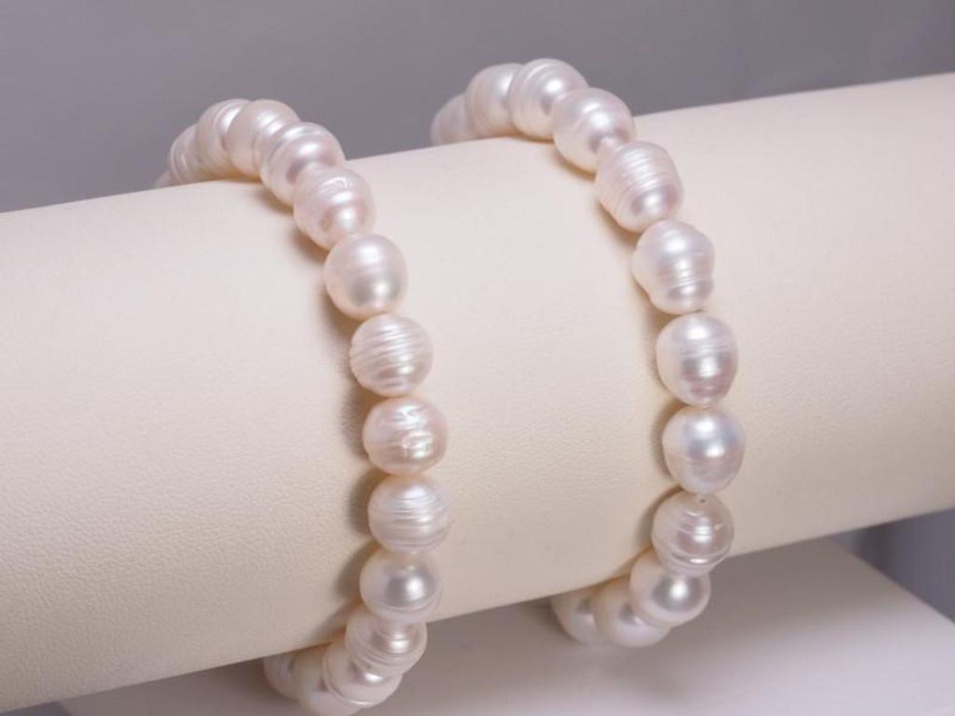 2 Fresh Water Pearl Bracelets Flexible Bracelets Retail $150 - Image 3 of 3