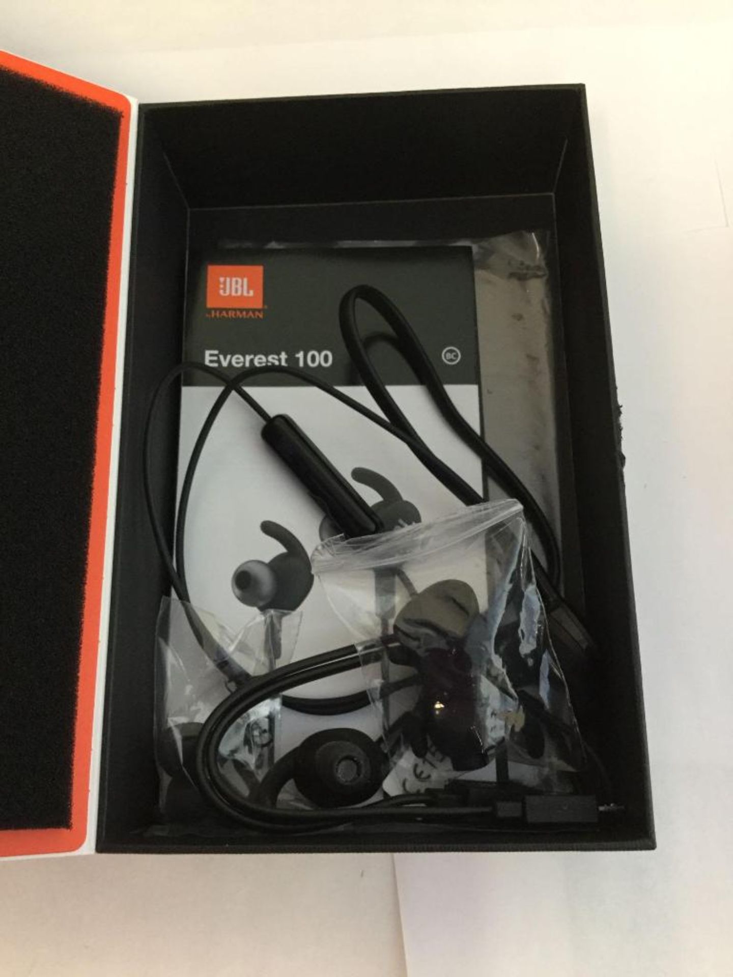 Everest 100 In Ear Headphones - Image 2 of 2