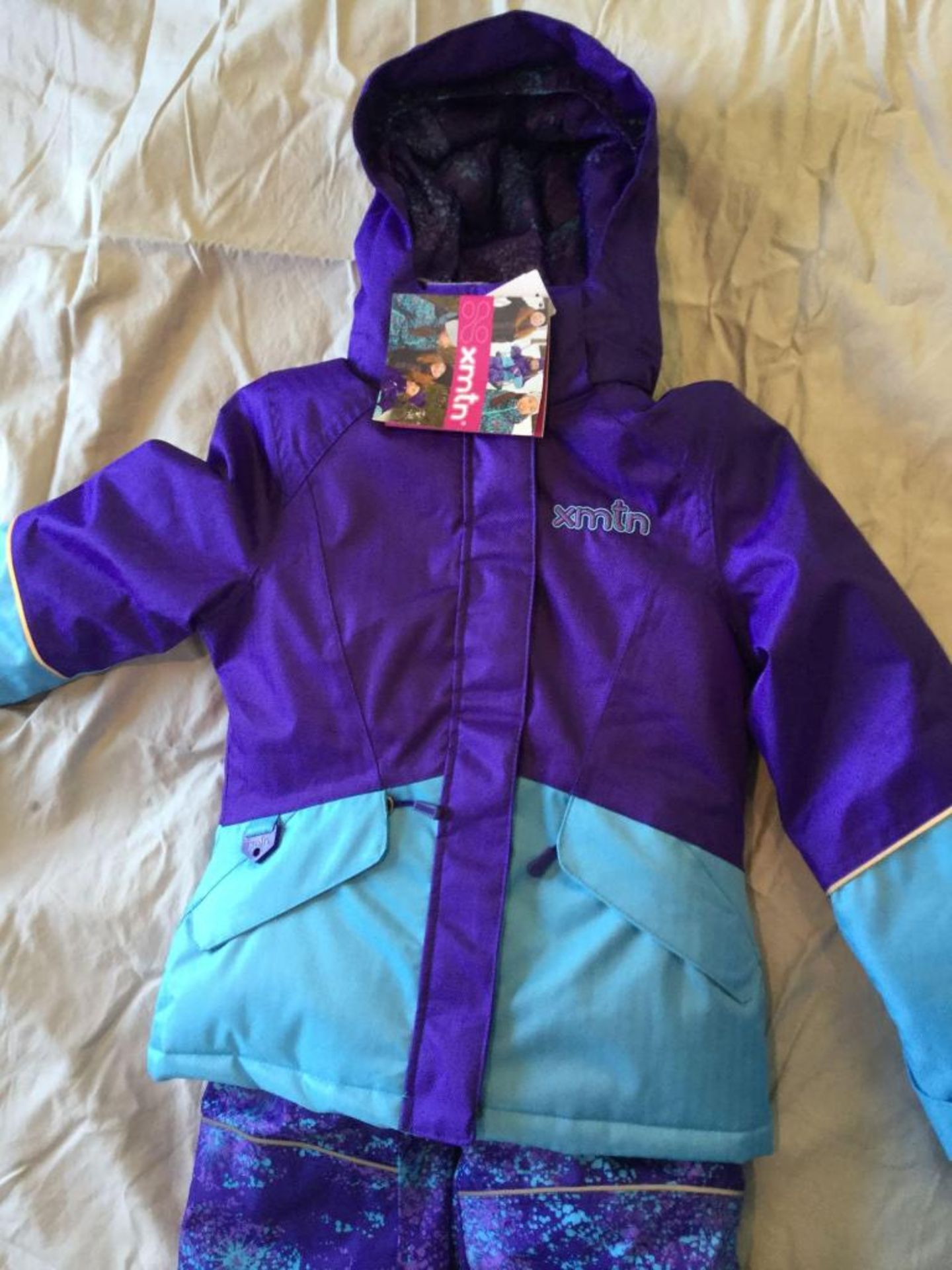 Kids size 7 Snow Suit with Pants - Image 2 of 2