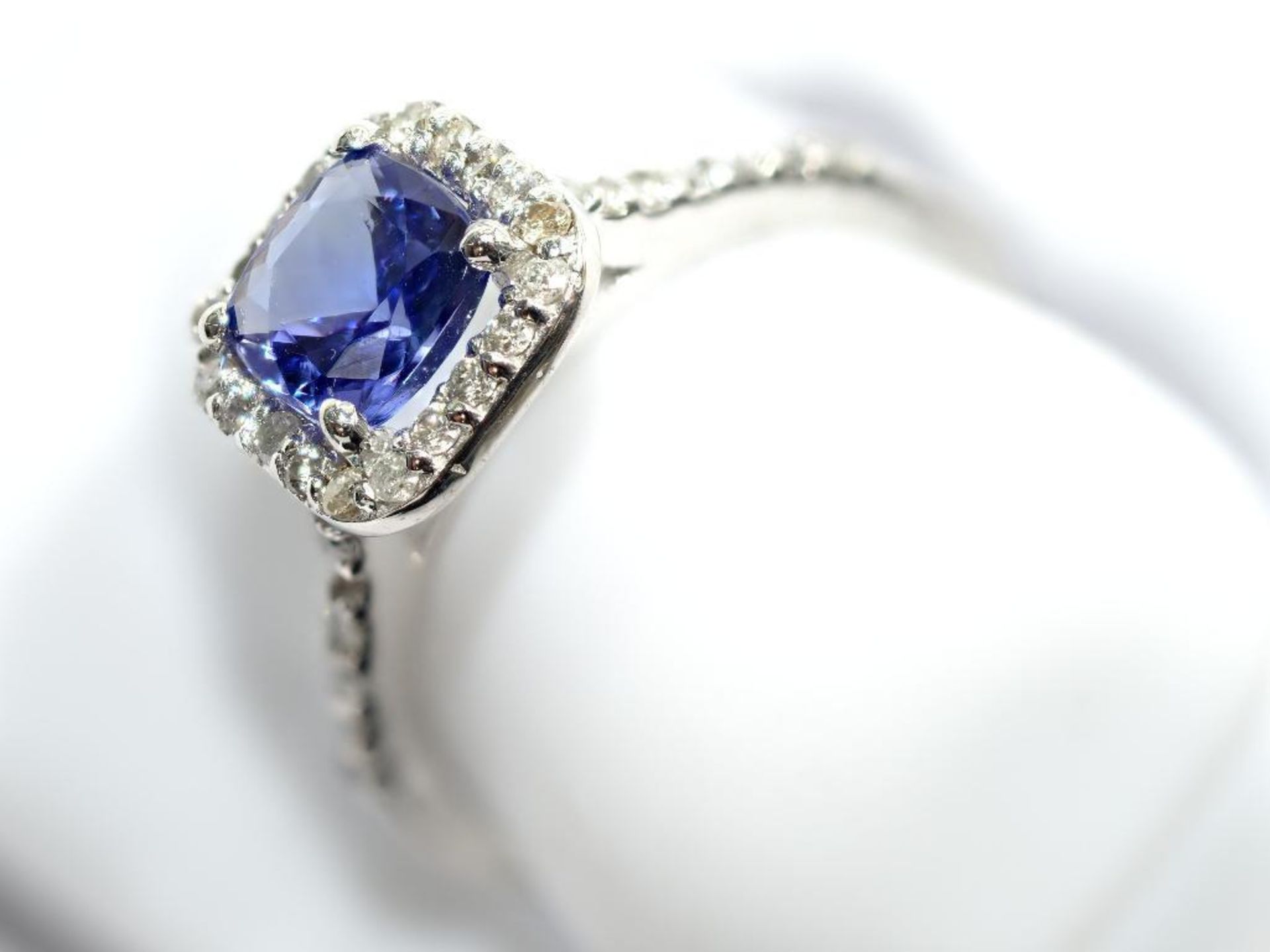 10K White Gold Tanzanite and Diamond Ring. Retail $3300 - Image 2 of 4