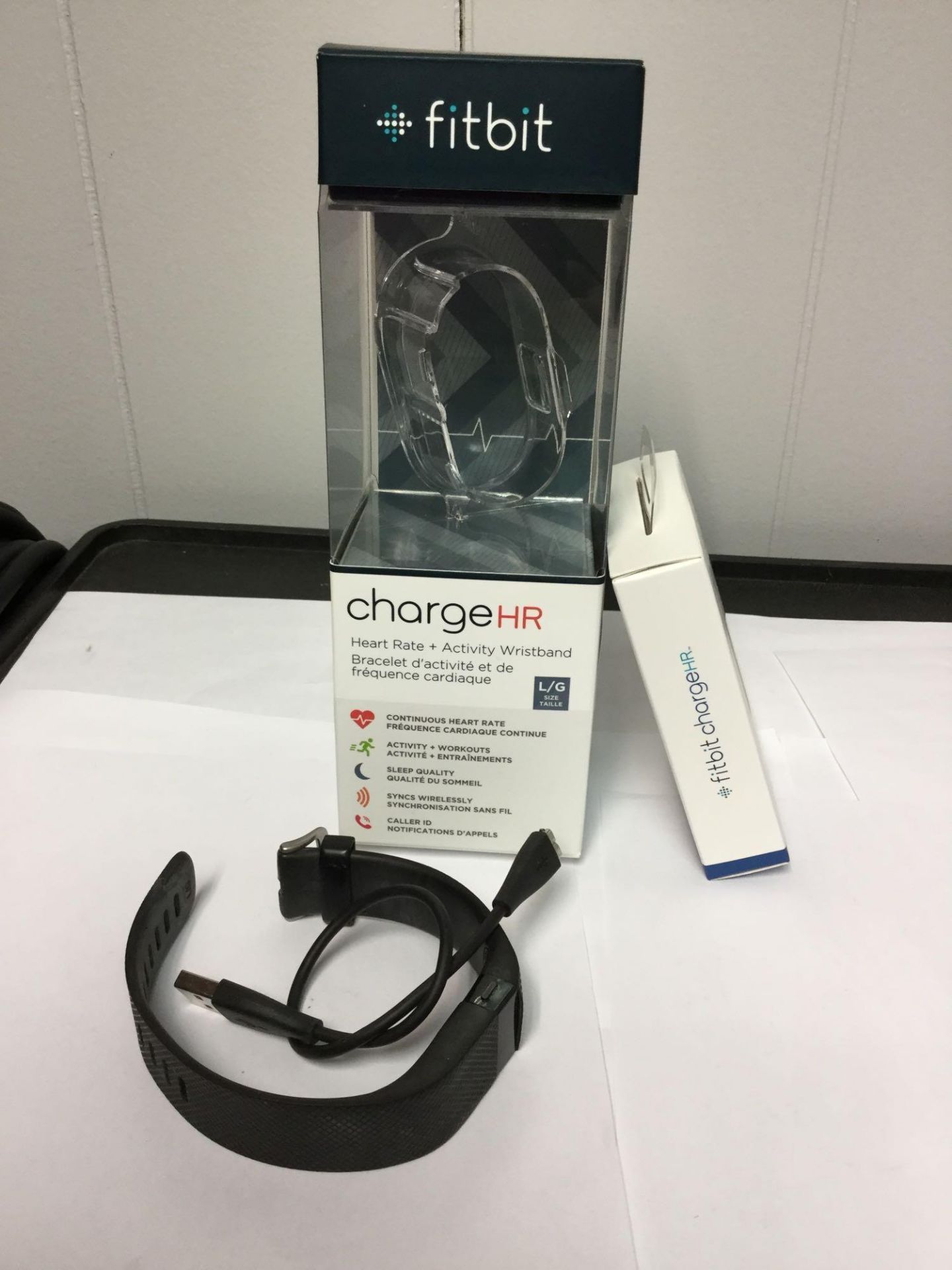 Fit Bit Charge HR with extra Charger - out of box