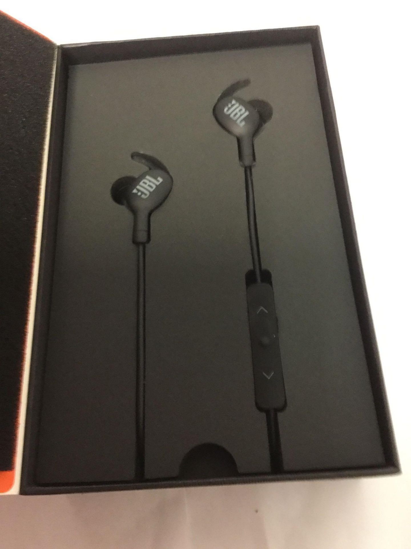 Everest 100 Wireless In Ear Headphones - Image 2 of 2