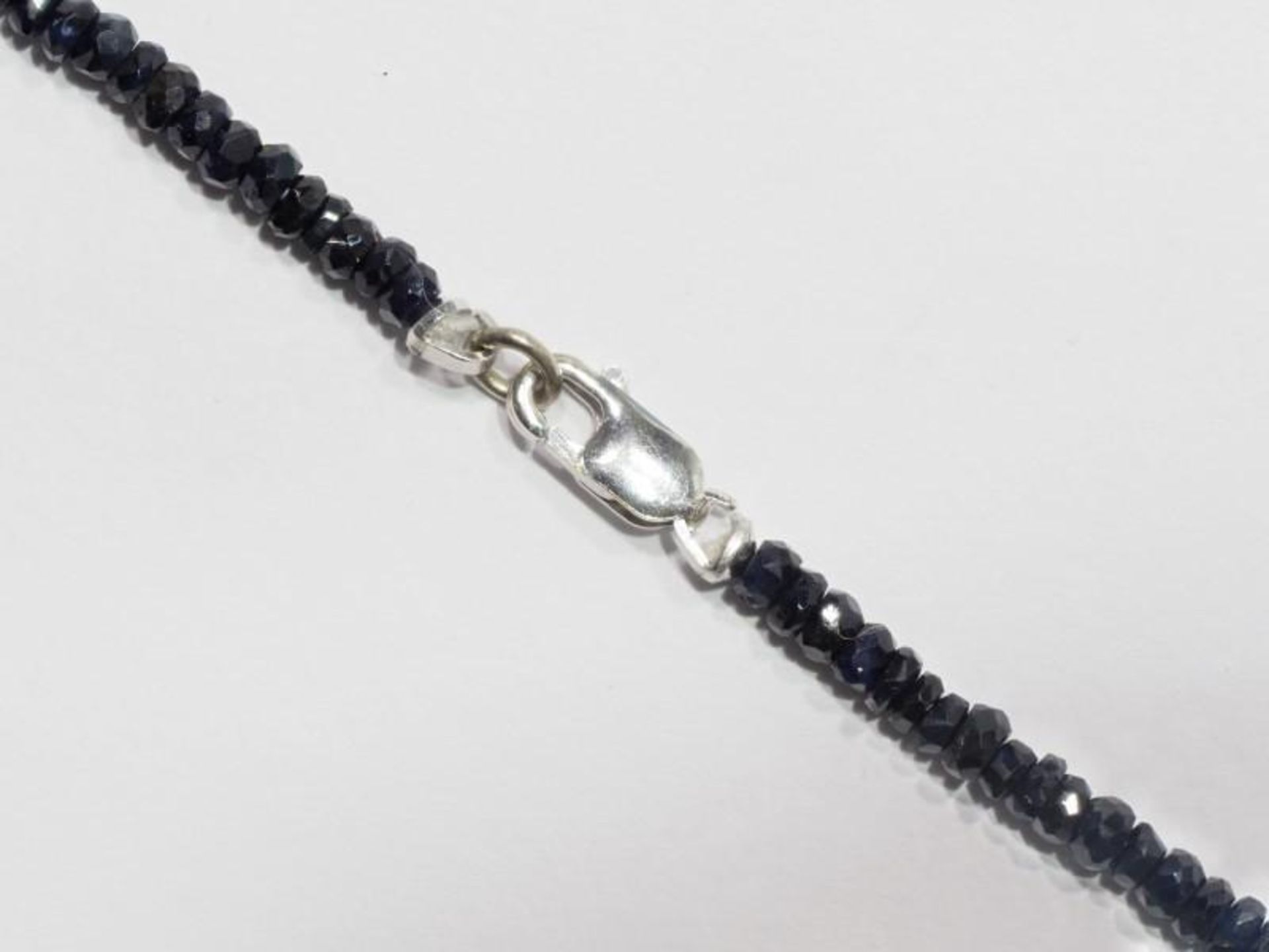 18K White Gold Clasp Graduated Colour Sapphire (40.0ct) Necklace. Insurance Value $4929 (19-GC22) - Image 2 of 4