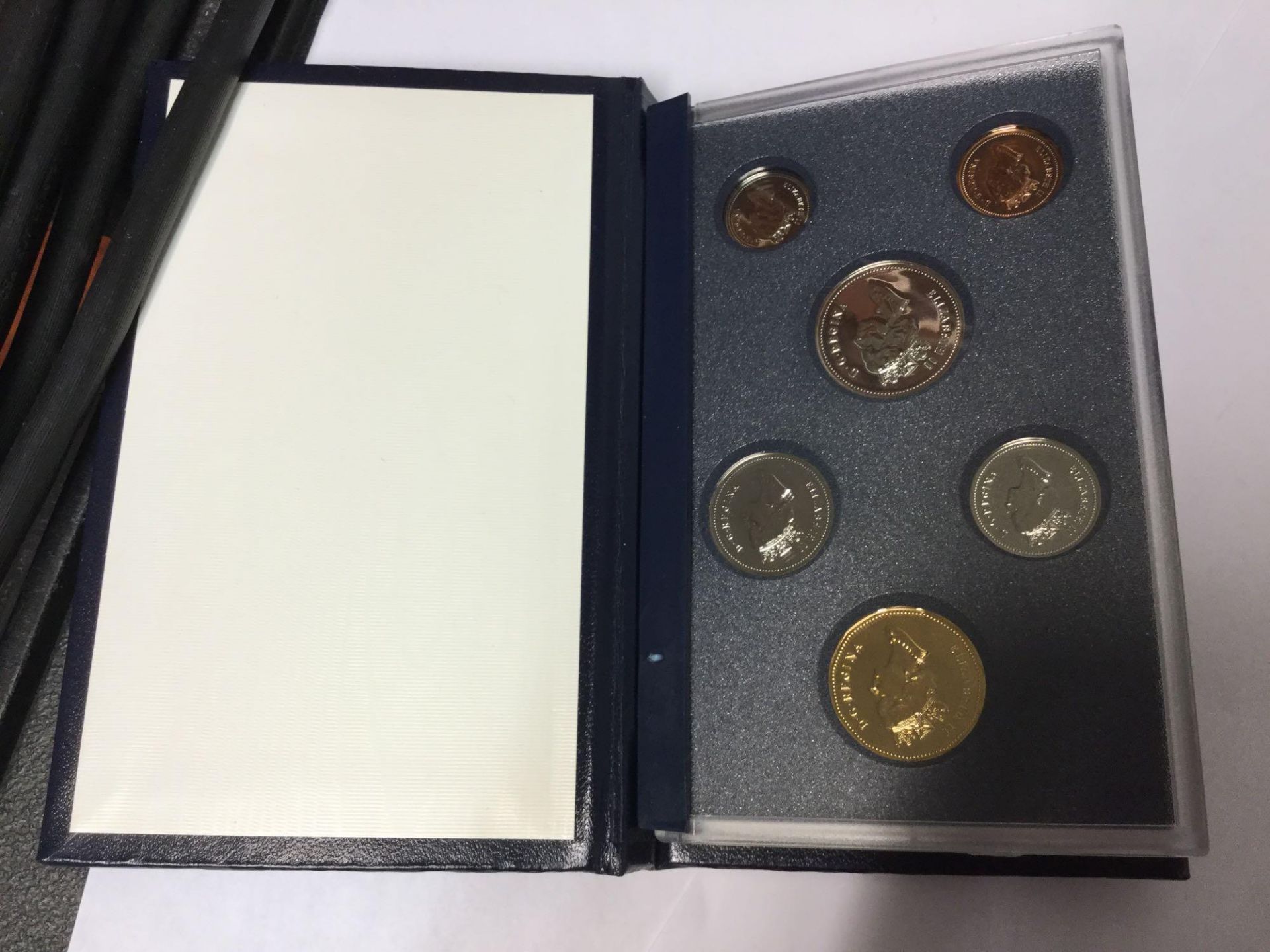 Royal Canadian Mint - 1992 Specimen Set With Case and Box - Image 3 of 3