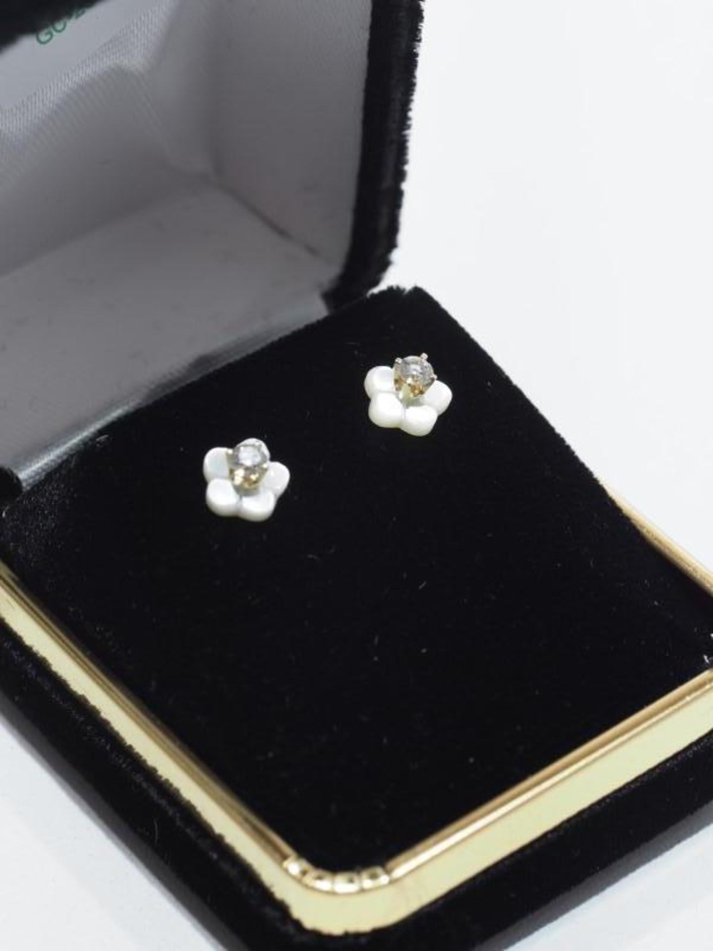 14K Gold 2-in-1 Diamond (0.24ct) and Carved Mother of Pearl Earrings. Insurance Value $890 (61-GC29) - Bild 2 aus 4