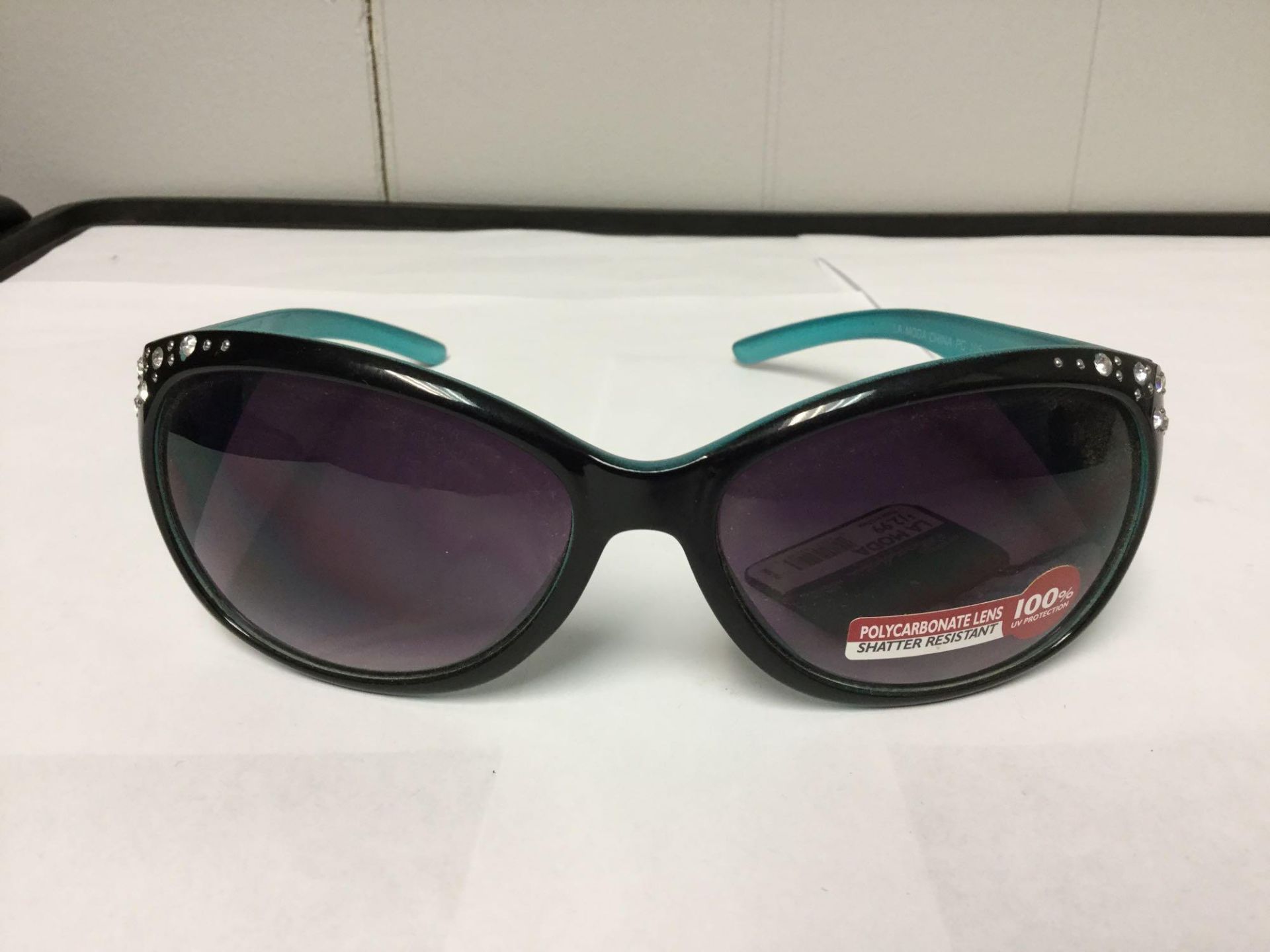 Lot of 2 Women's Fashion Sunglasses - Bild 3 aus 3