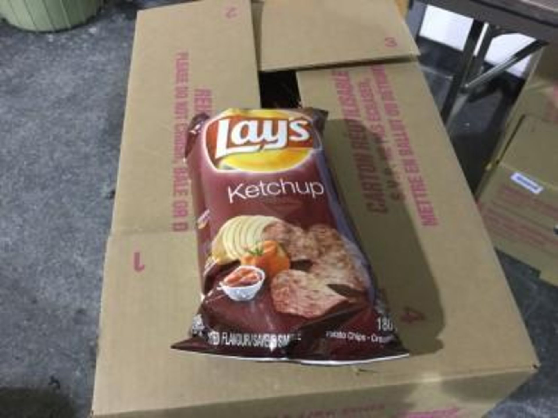 Case of 18 x 180 g Lay's Ketchup Chips