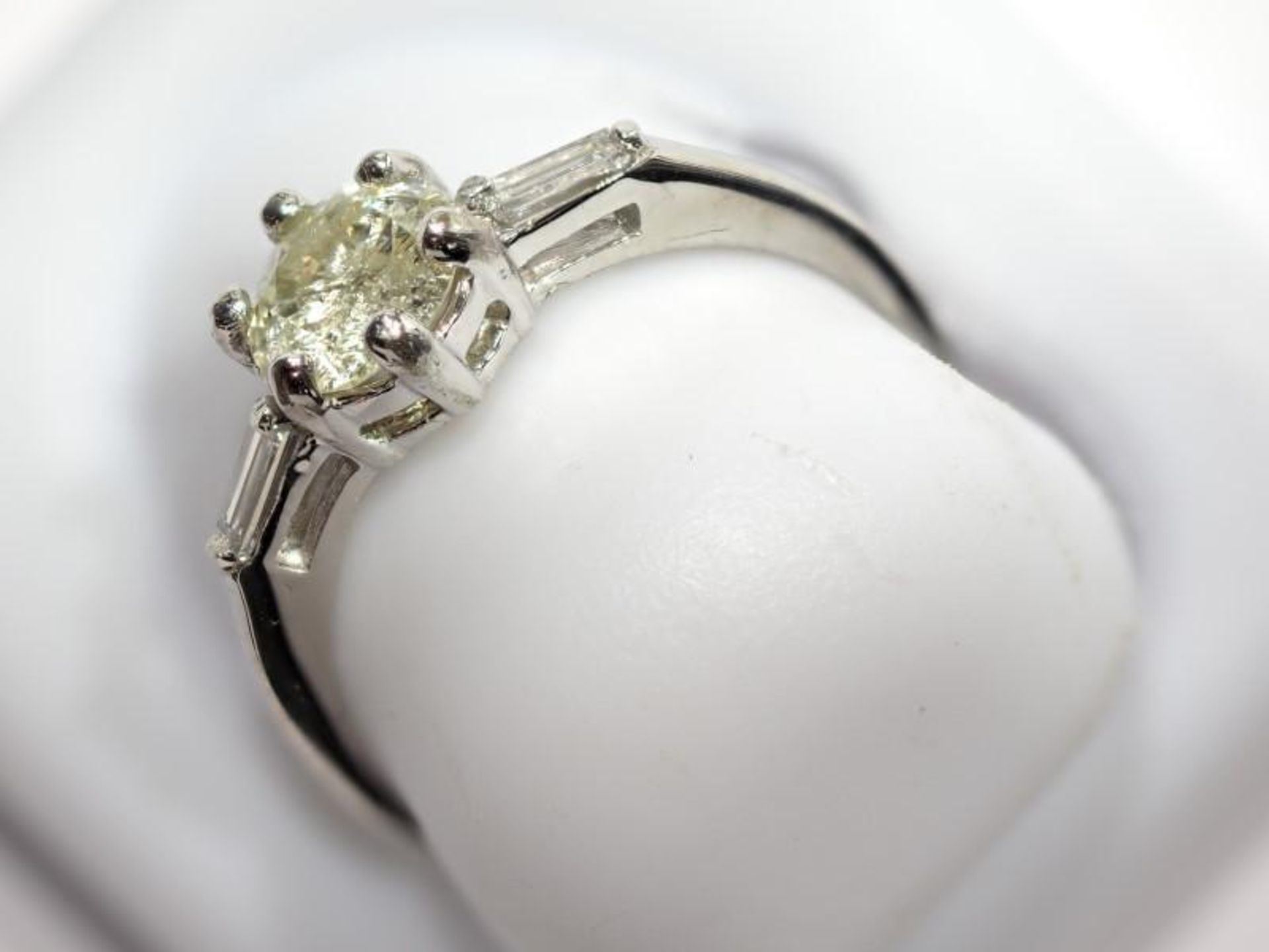 10K White Gold Diamond (1.00ct) with two Tapered Baguette Diamonds (0.08ct) Ring. Insurance Value $1 - Image 2 of 4