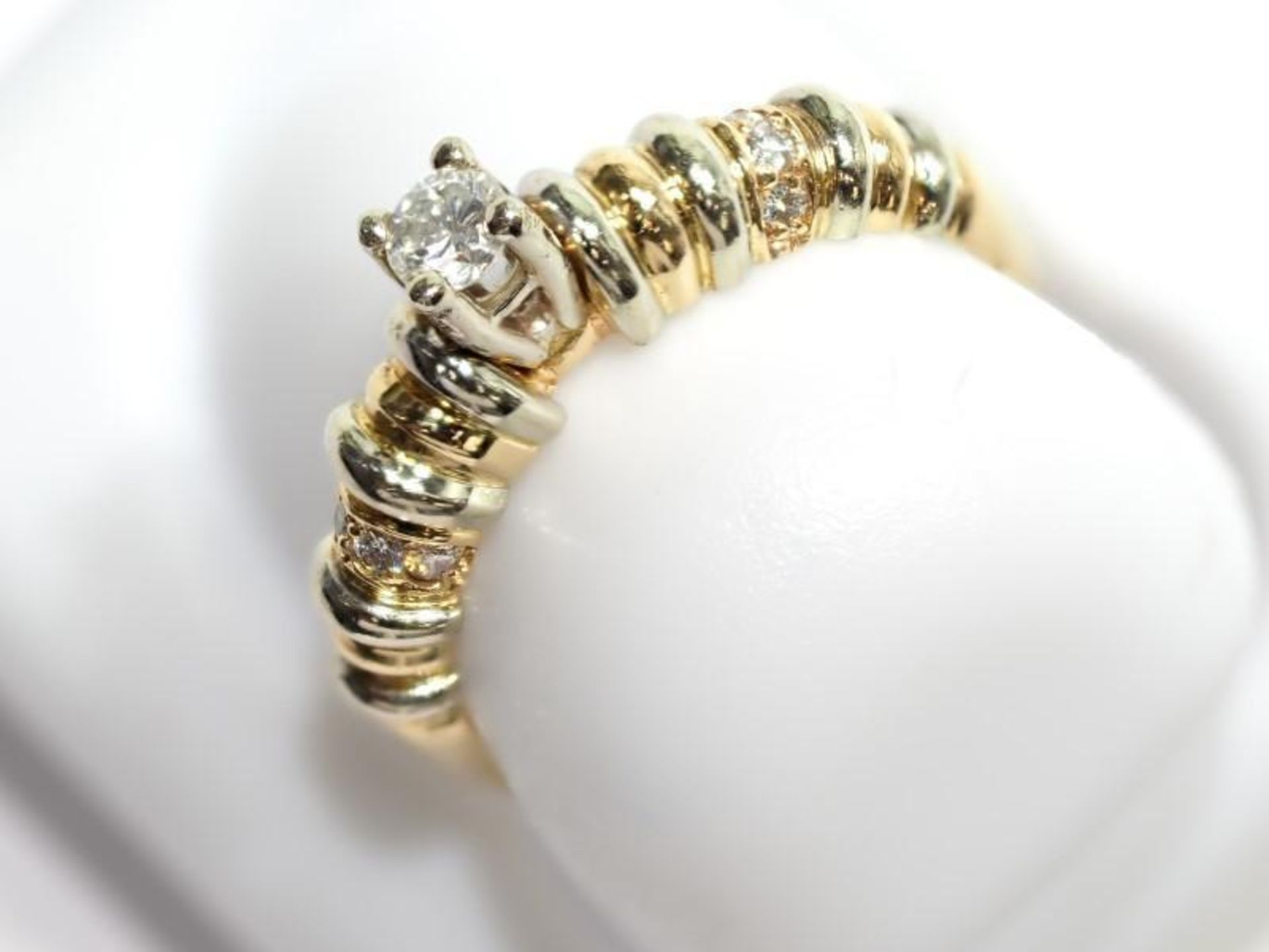 10K Yellow-White Gold Diamond (0.12ct) 8 Shoulder Diamond (0.08ct) Dome Style Patterned Ring. Insura - Image 2 of 4