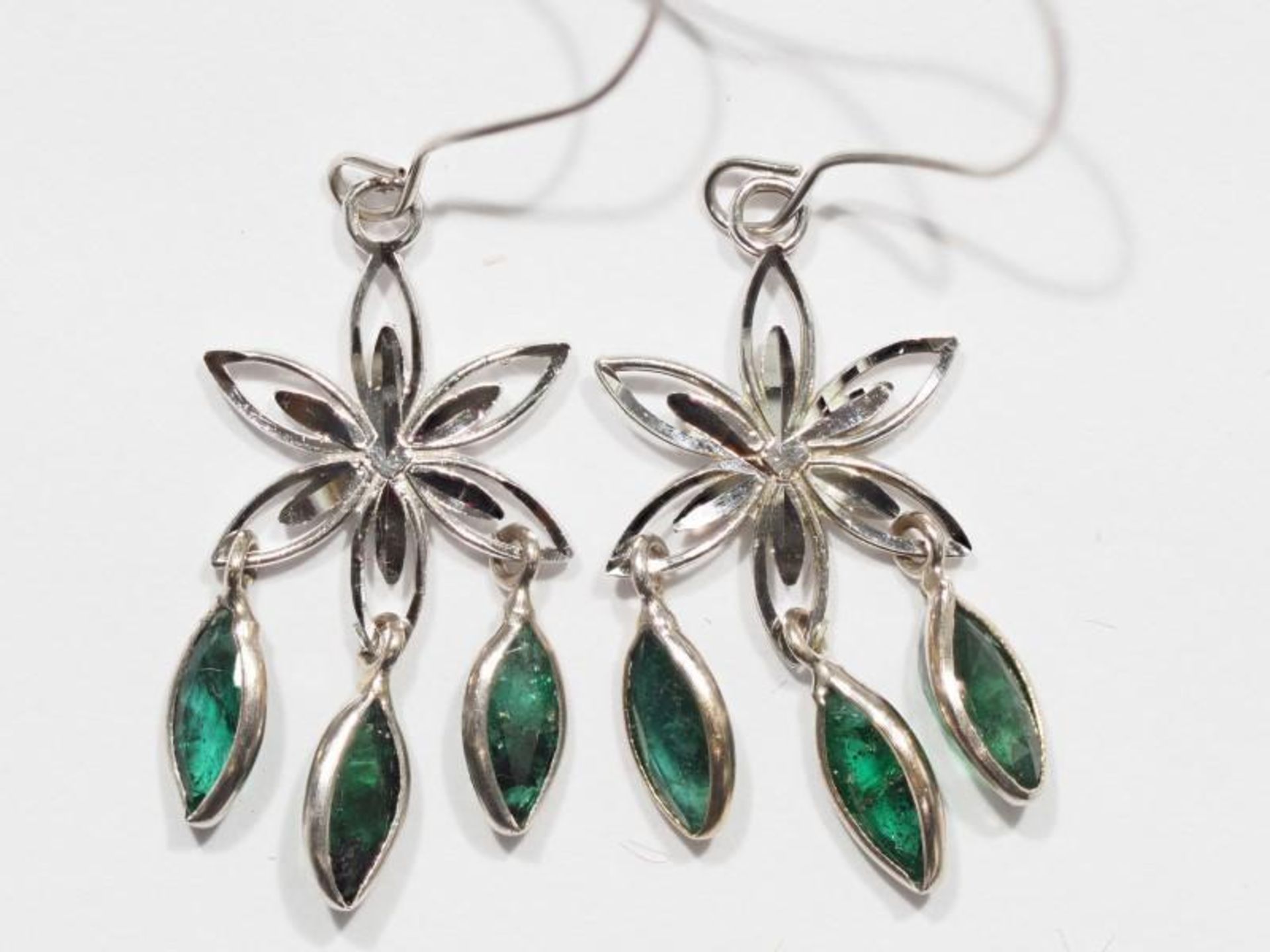 14K White Gold Emerald (1.08ct) Earrings. Retail $1200
