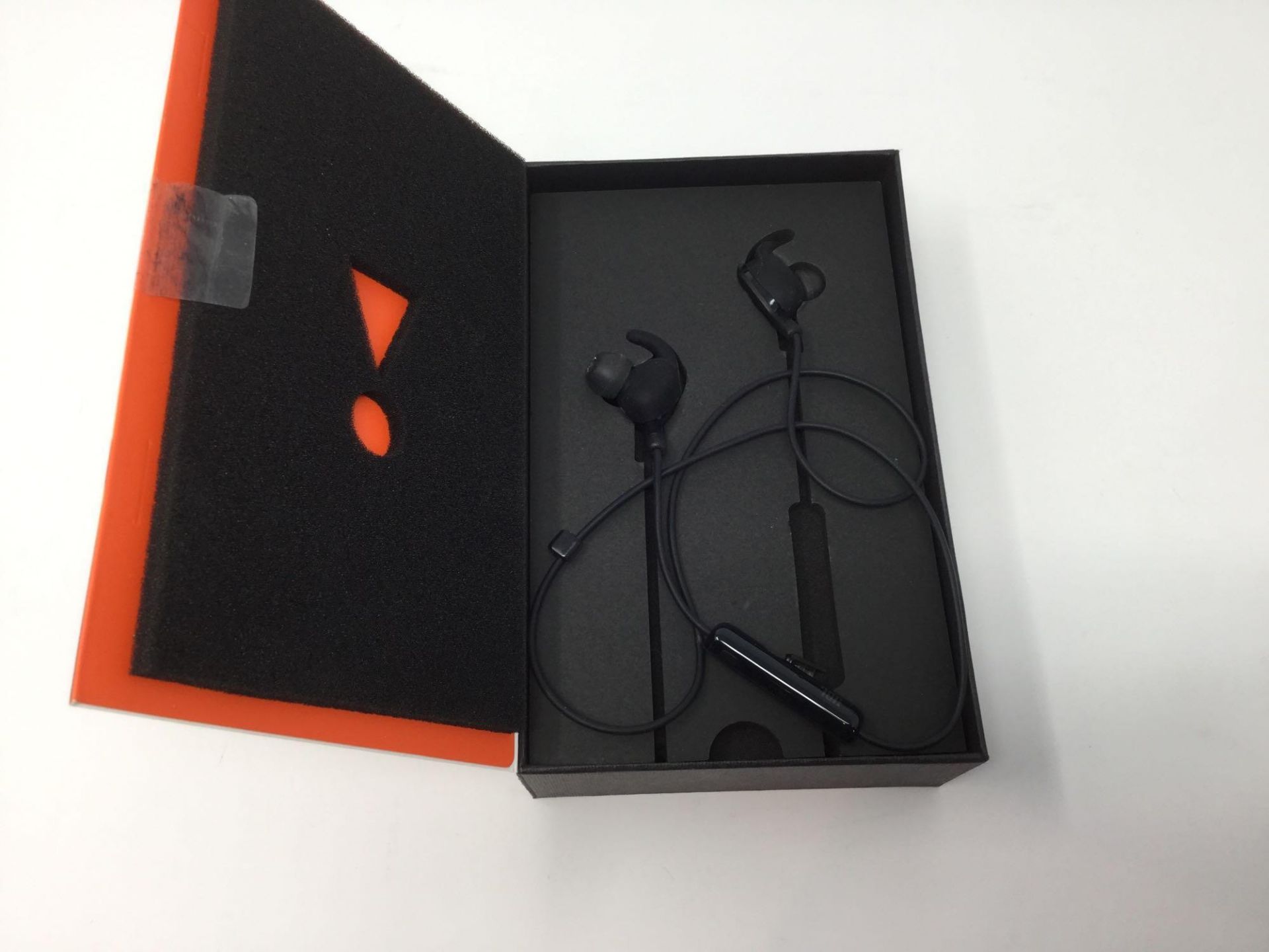 JBL Harman Everest 100 In Ear Bluetooth Wireless Headphones - Image 3 of 3