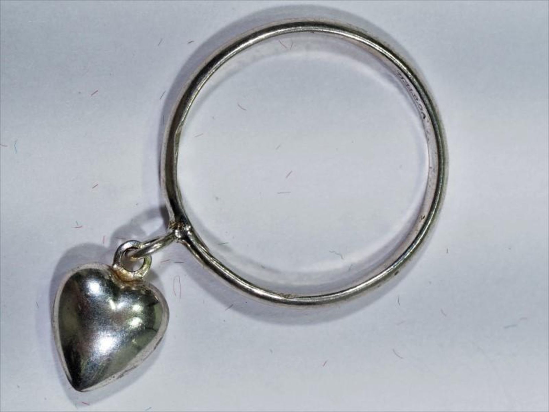 S.Silver Ring with Heart Shaped Dangle. Retail $80 (MS07 - 36)