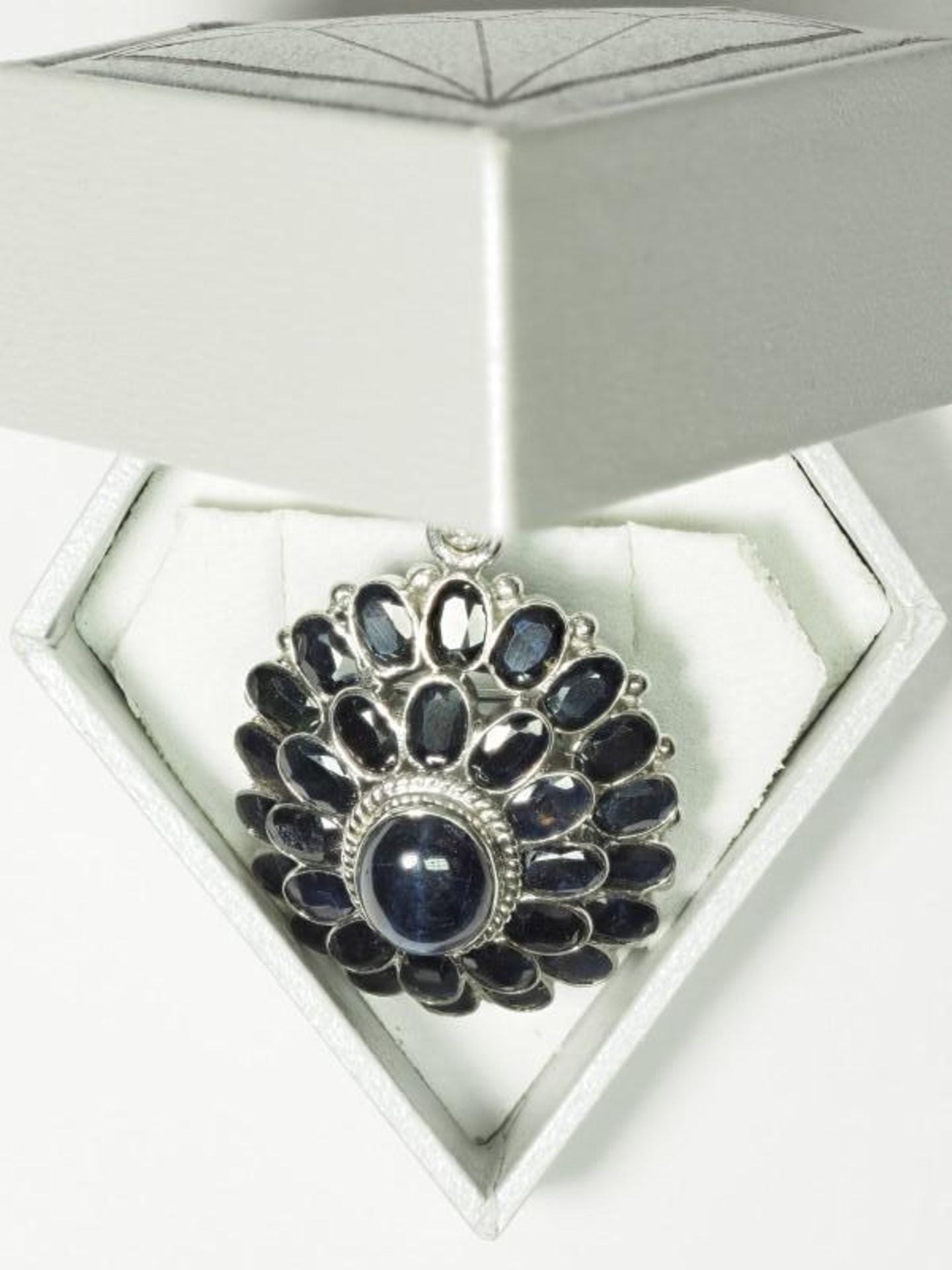 Sterling Silver Large Star Sapphire (5.15ct) with 30 Sapphire (5.60ct) Floral Brooch Pendant. Retail - Image 2 of 3