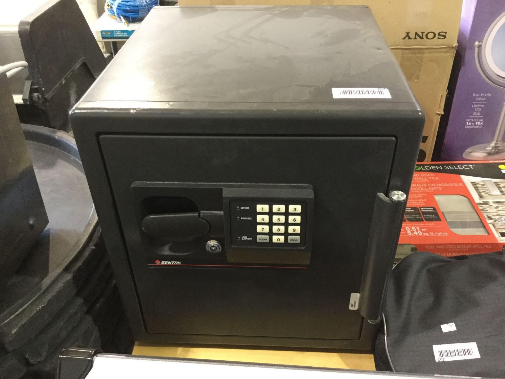 17x16 sentry digital safe. NO KEY