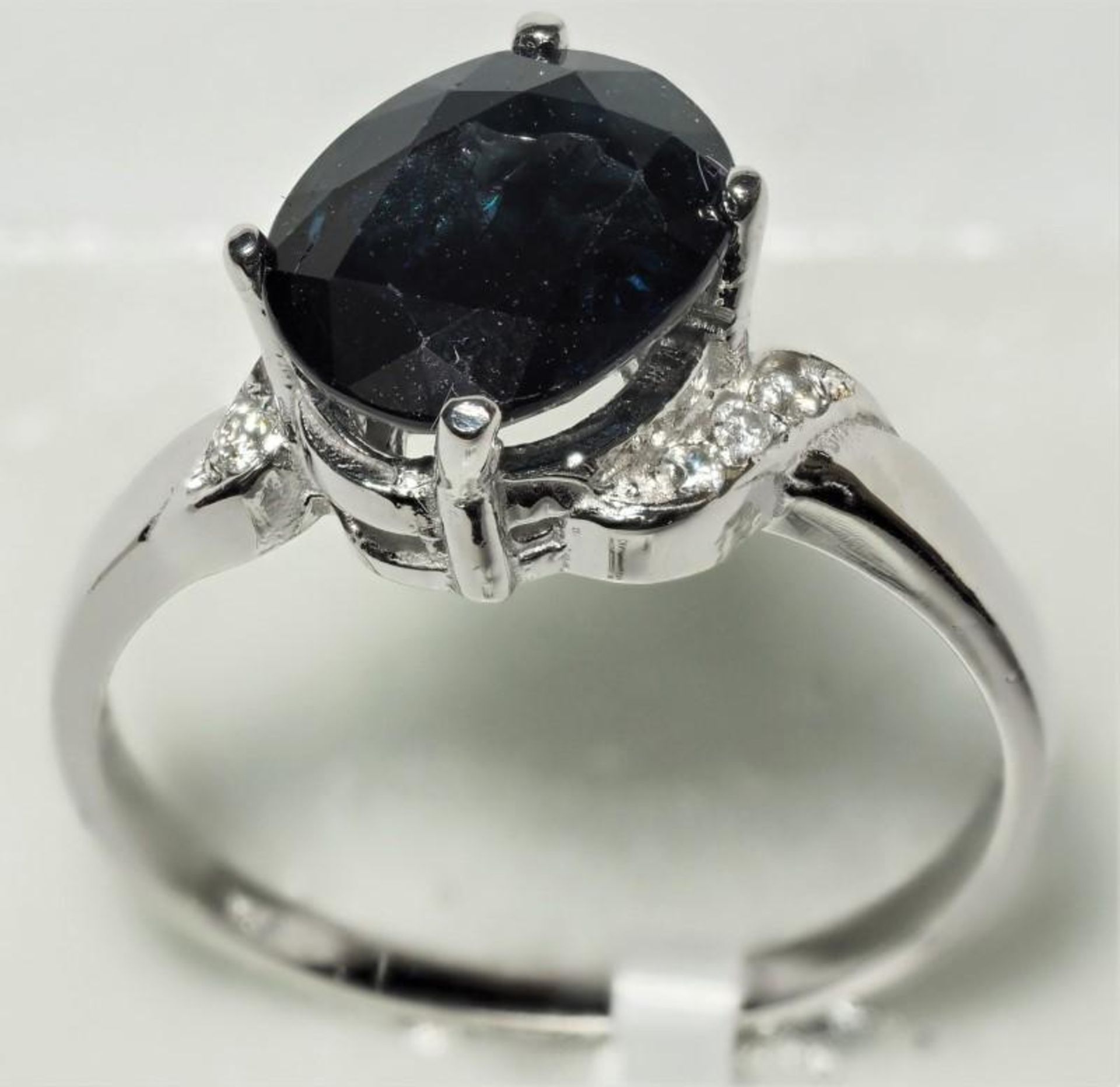 10K White Gold Sapphire (2.0ct) and Diamond Ring. Insurance Value $2500 (10-NT128)