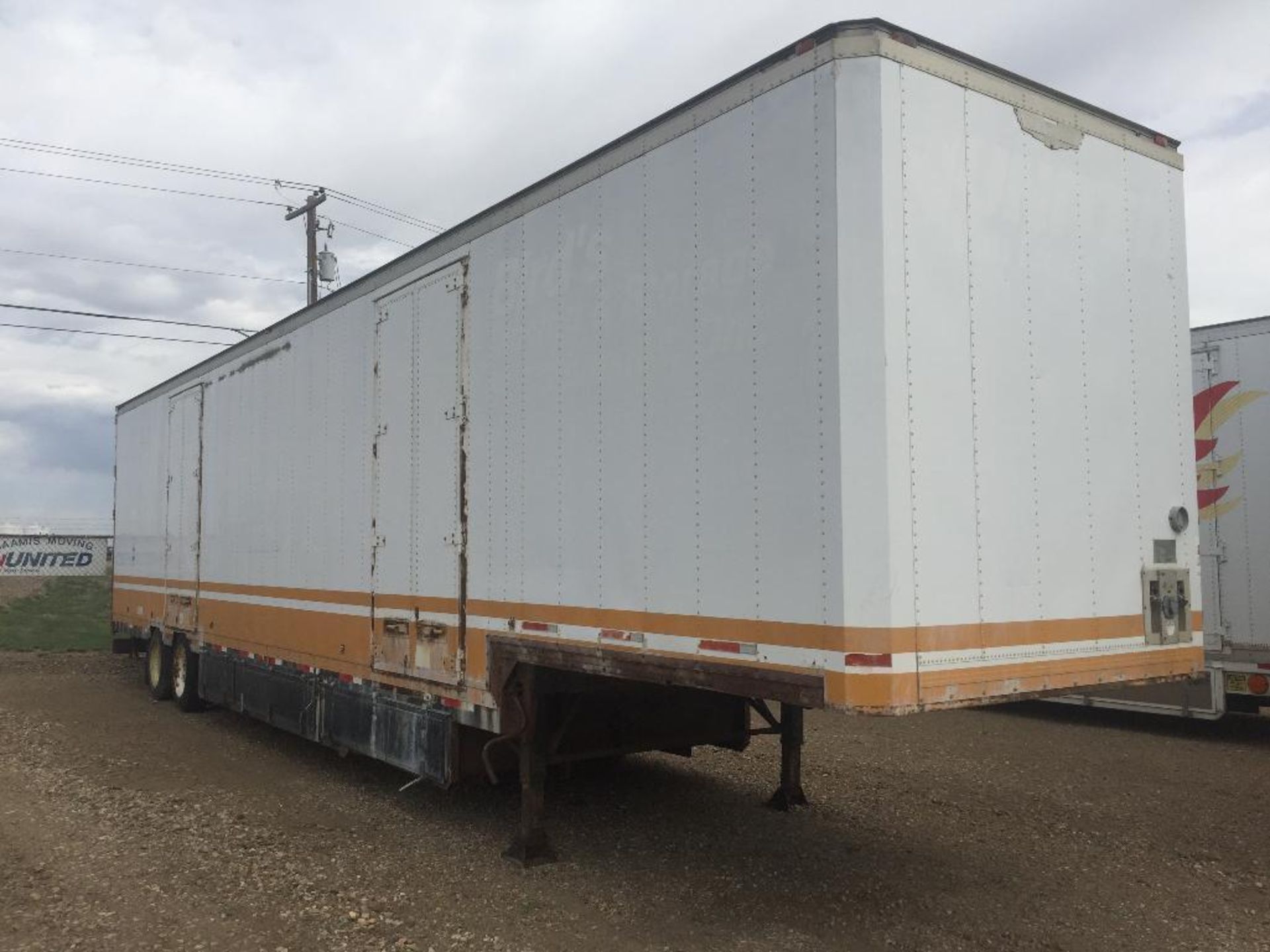 1989 KENTUCKY LOW DECK MOVING TRAILER. USED FOR STORAGE ON SITE FOR PAST 2 YEARS.