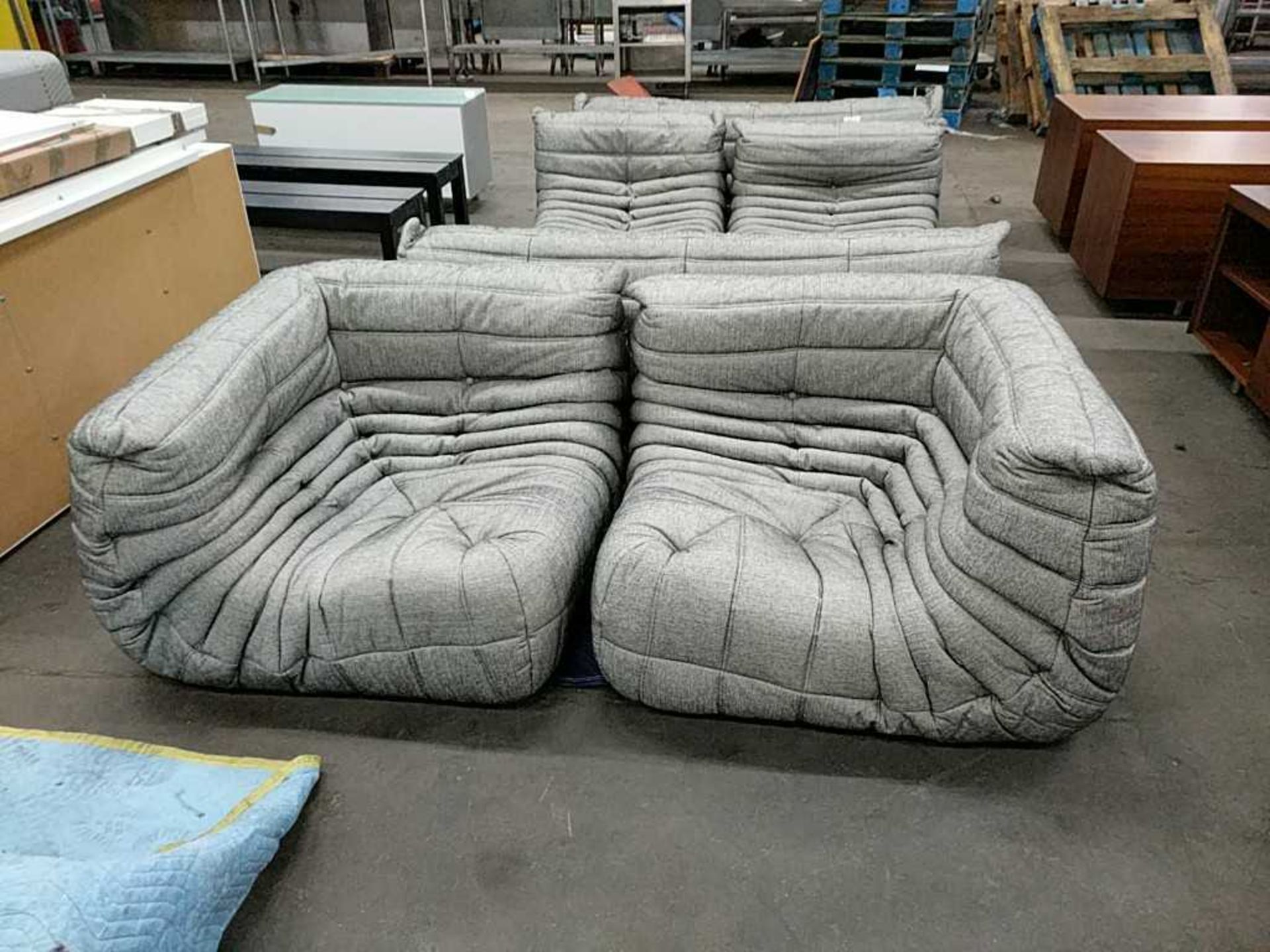 6 Piece Sectional Floor Couch - Image 4 of 6