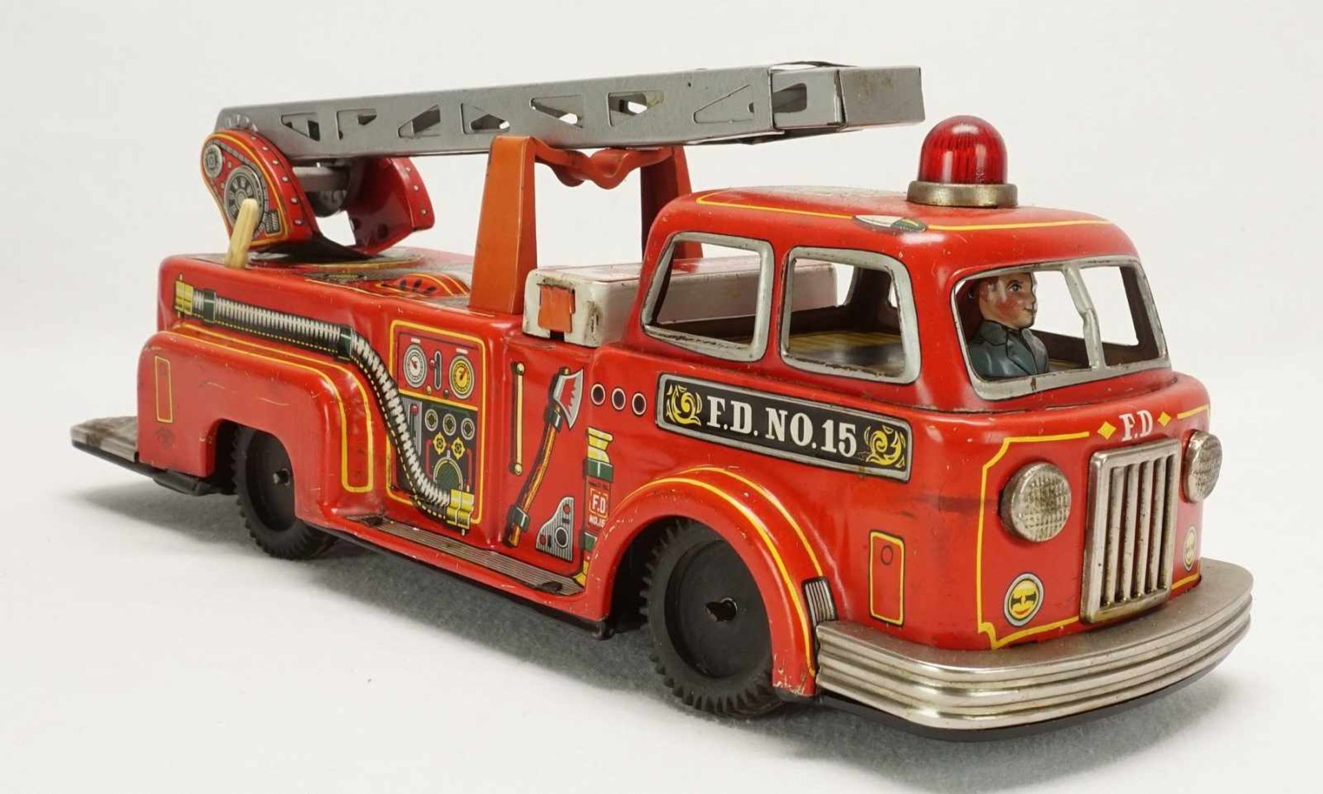 Fünf Blech LKWs, 2. Hälfte 20. Jh.Tin Toy Feuerwehr / Leiterwagen mit Batterieantrieb, LKW mit - Bild 2 aus 12