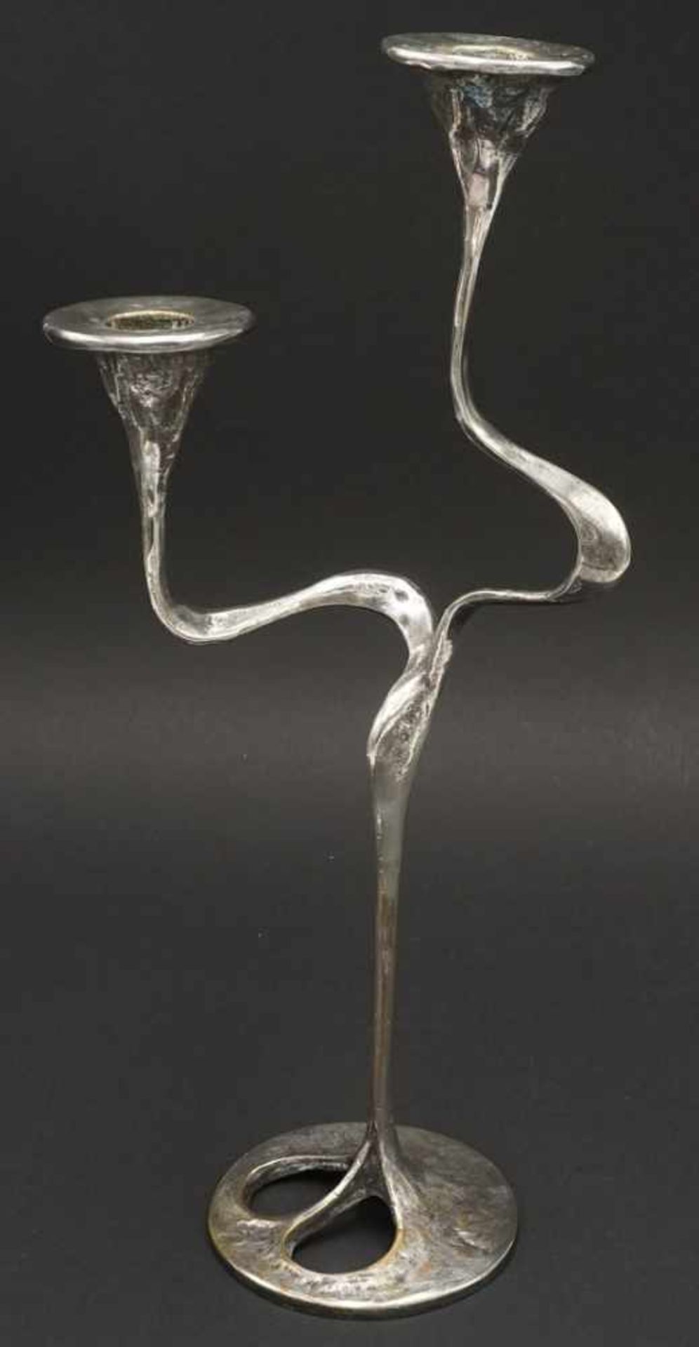 Zwei moderne Kerzenleuchter, 2. Hälfte 20. Jh.Messing vernickelt, runder Stand mit Durchbruch, - Bild 3 aus 3
