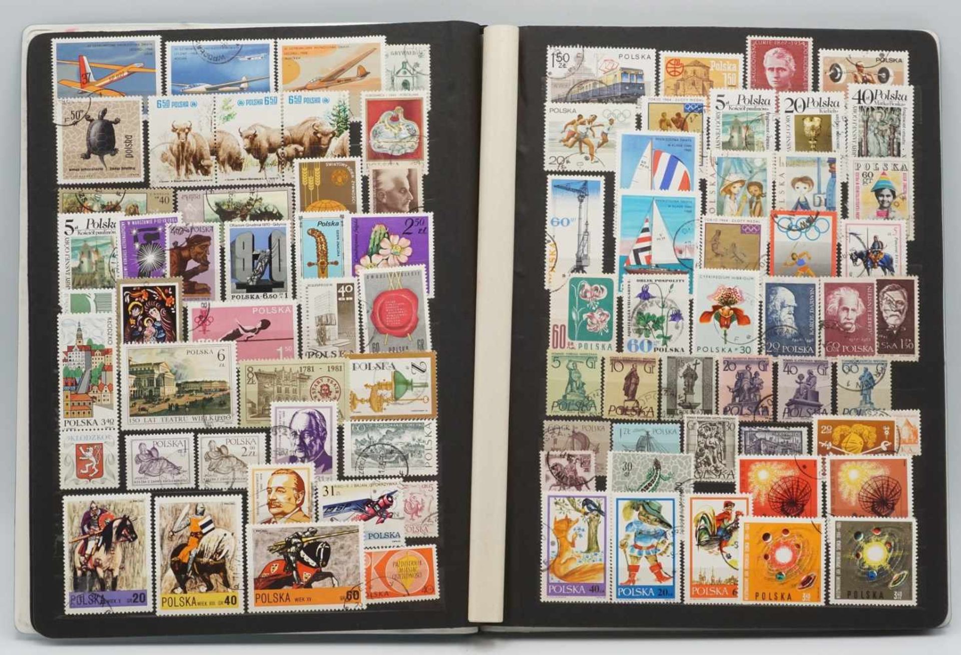 Ca. 3600 BriefmarkenSätze und Blocks aus aller Welt, in fünf AlbenBitte besichtigen. - Bild 6 aus 6