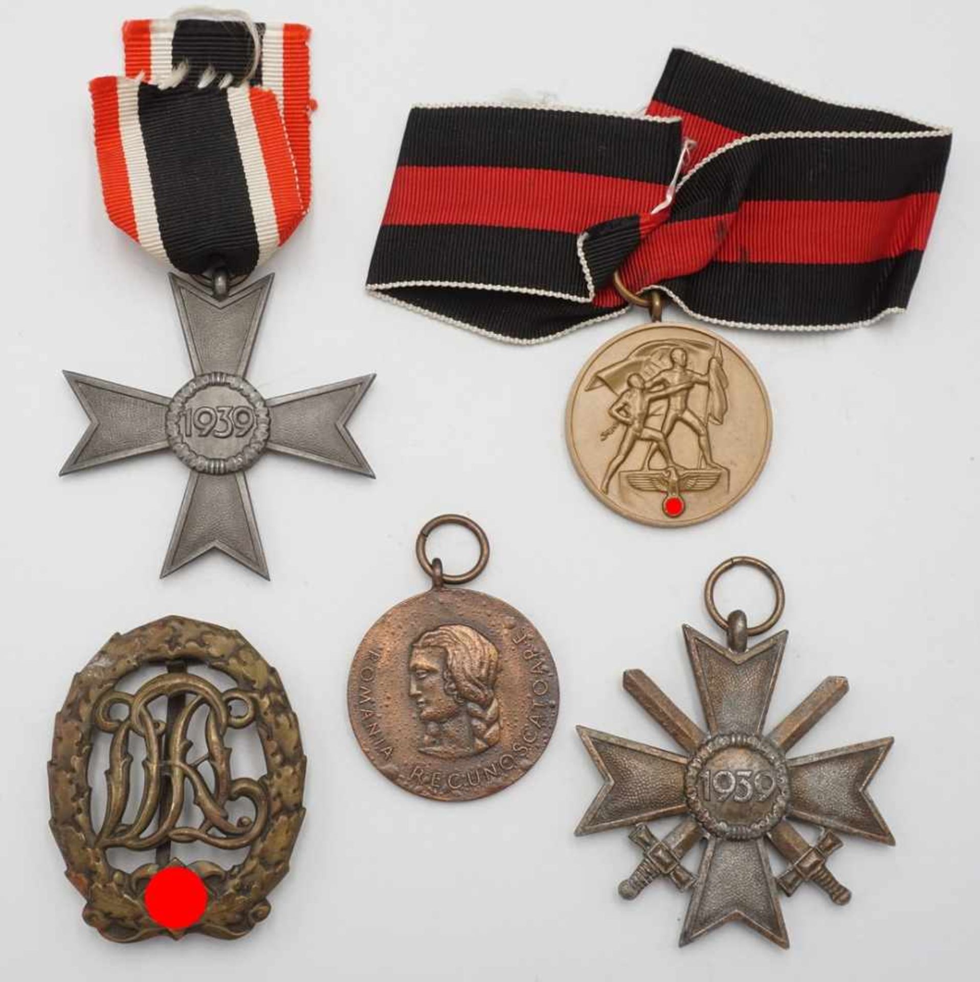 Fünf Orden 2. Weltkriegsog. III. Reich, KVK 2. Klasse mit und ohne Schwerter, Sportabzeichen Bronze,