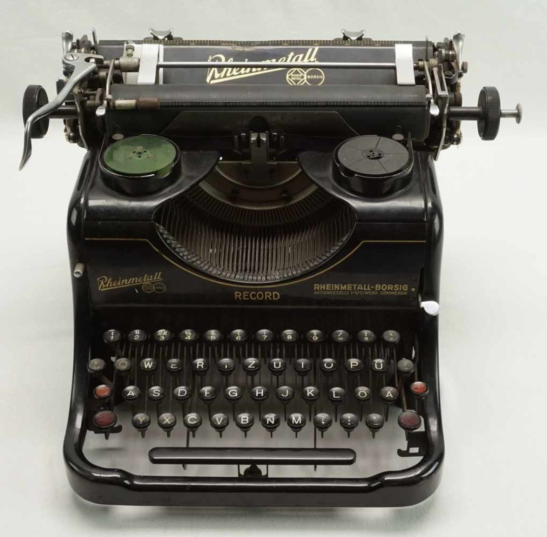 Rheinmetall-Borsig Schreibmaschine, um 1920altersgemäß guter Zustand, am Blatteinzug mittig eine - Bild 2 aus 4