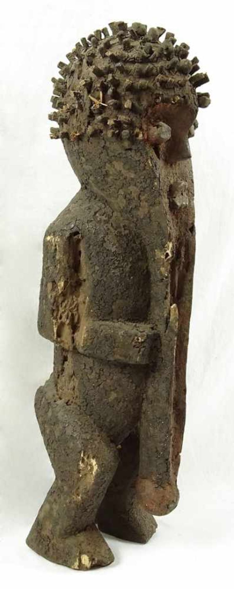 Ahnenfigur der Mambila, Kamerunleichtes Holz mit Krustenpatina, Krustenpatina, beopfert, mit