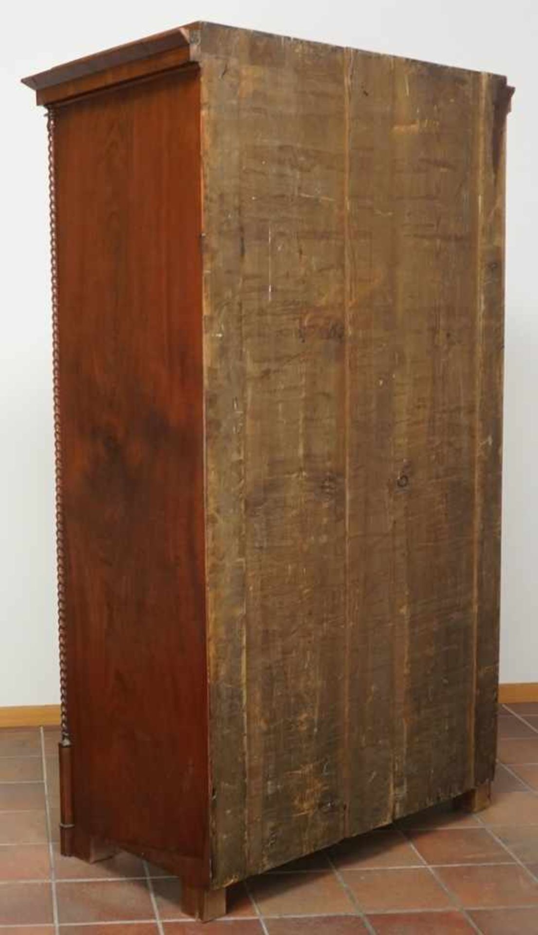 Spätbiedermeier Wäscheschrank, Pyramidenmahagoni furniertum 1850, eintürig mit drei Einlegeböden und - Image 5 of 5