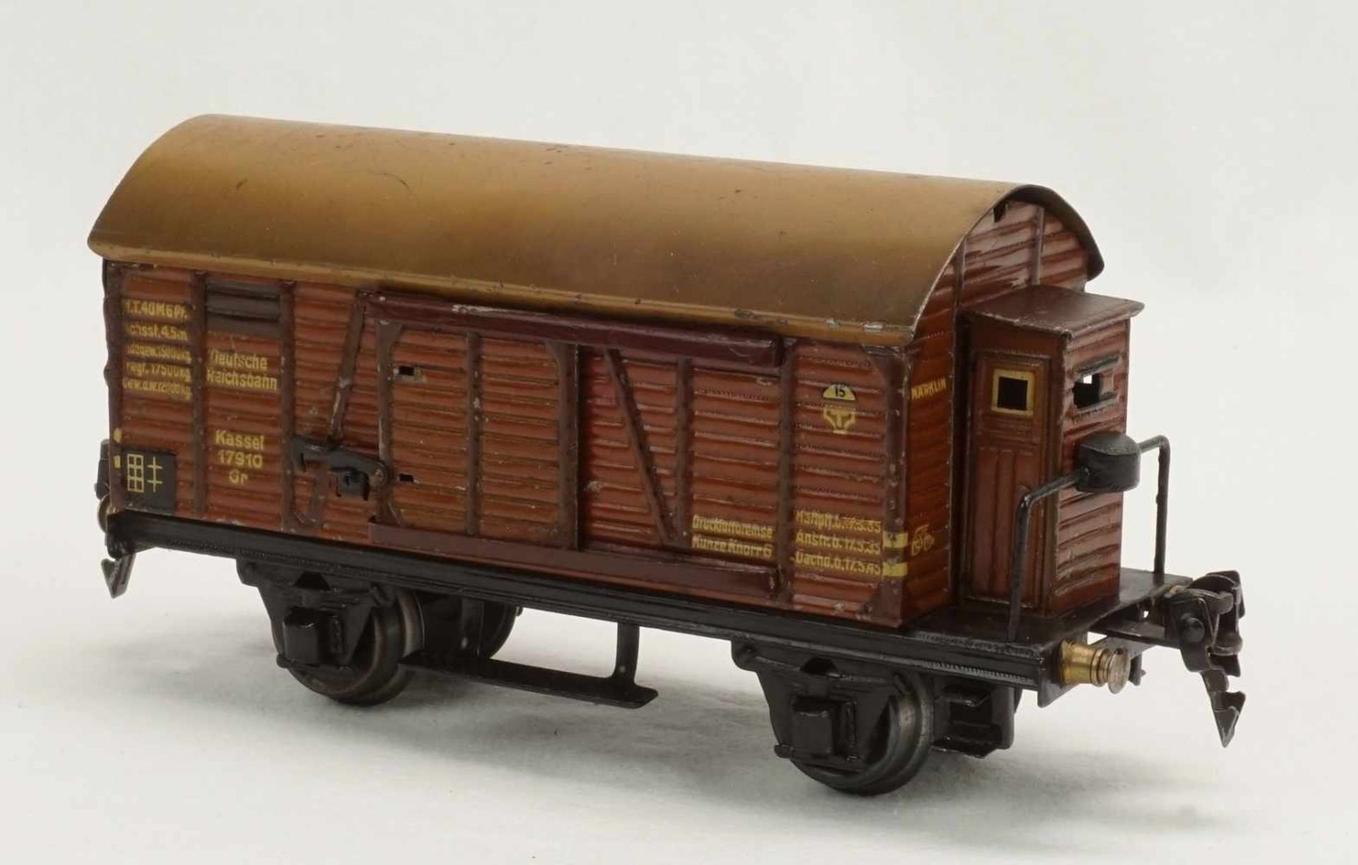 Fünf Märklin Güterwagen und ein Personenwagen, Spur 0, um 1930Blech lithografiert, Personenwagen - Image 8 of 13