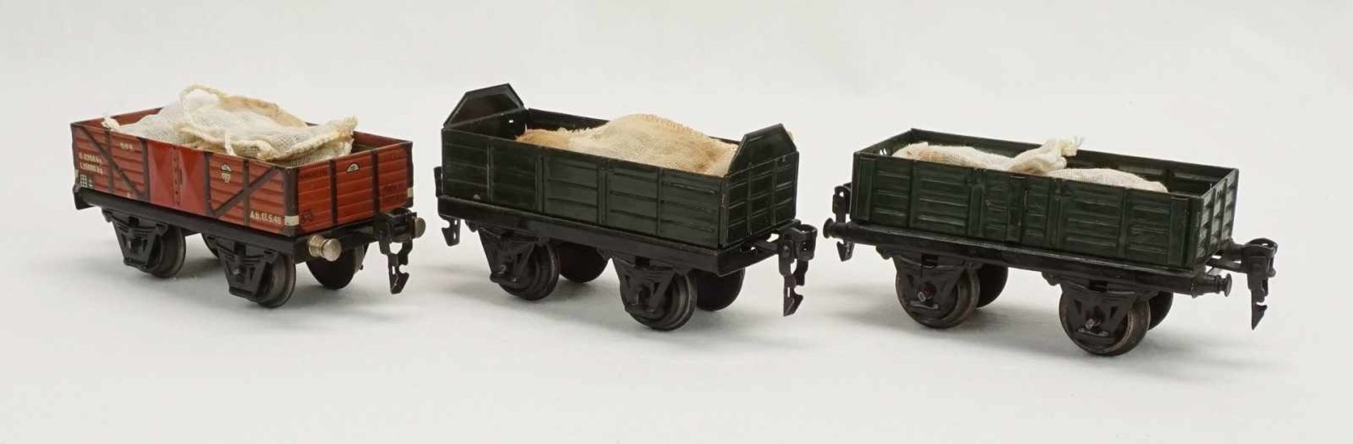 Sechs Märklin Güterwagen, Spur 0, um 1930Blech lithografiert, offener Güterwagen 1916, bedeckter - Bild 4 aus 7