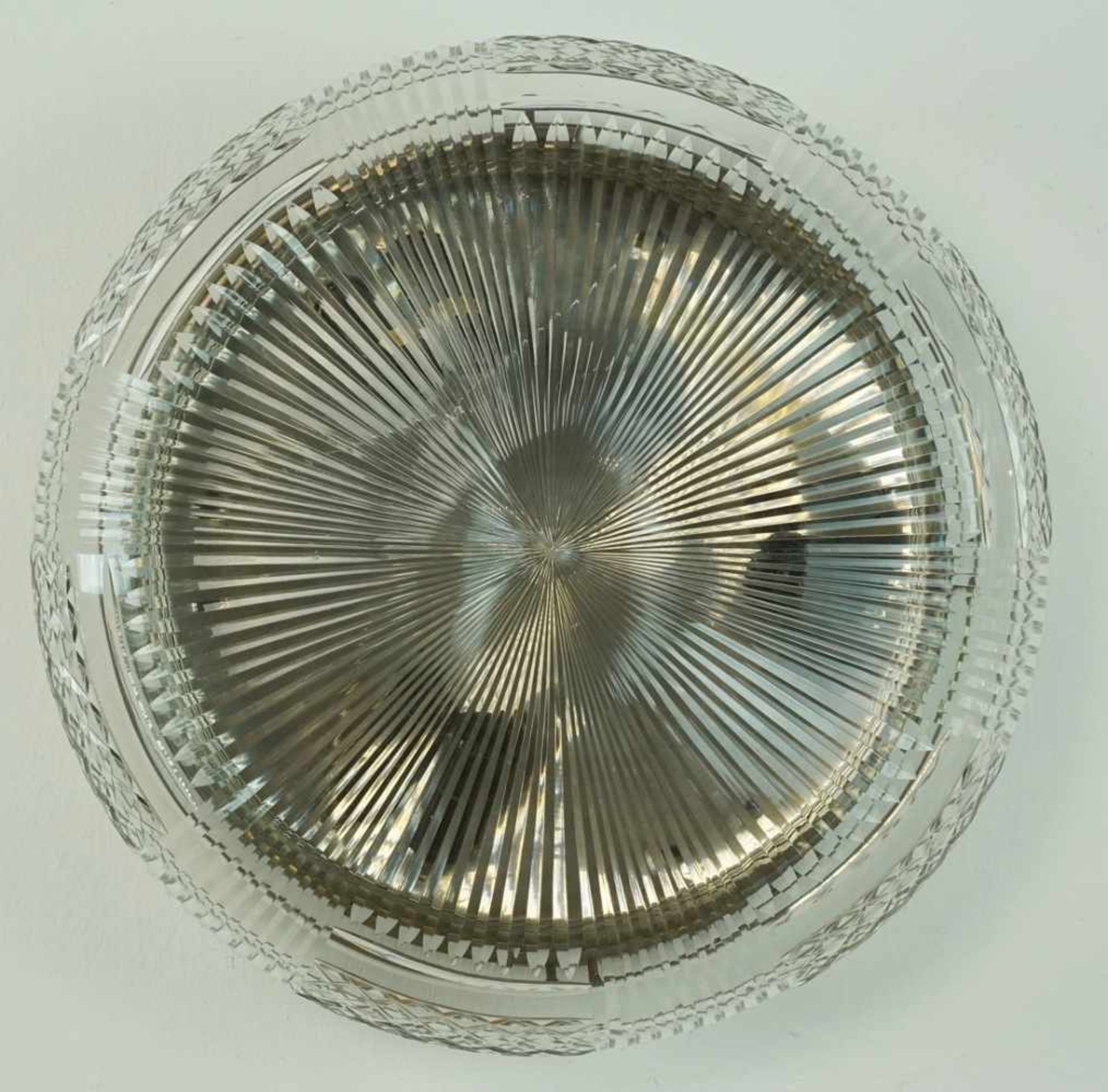 Runde Kristallglas Deckenlampe, um 1920Messing, reich verschliffenes Kristallglas, altersgemäß guter - Image 2 of 2