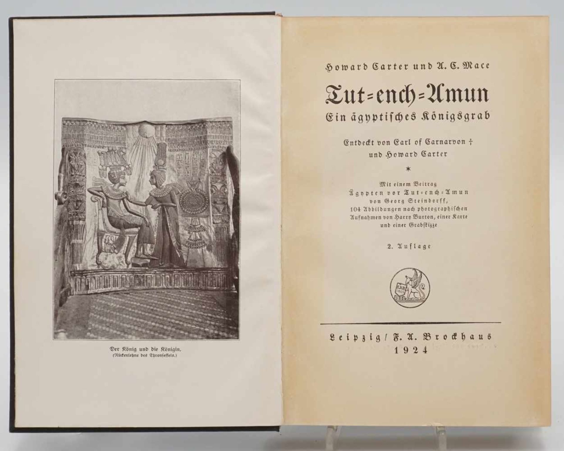 Howard Carter, "Tut-Ench-Amun - Ein ägyptisches Königsgrab"zwei Bände, 1924, Inhalt: Der König und - Image 2 of 5