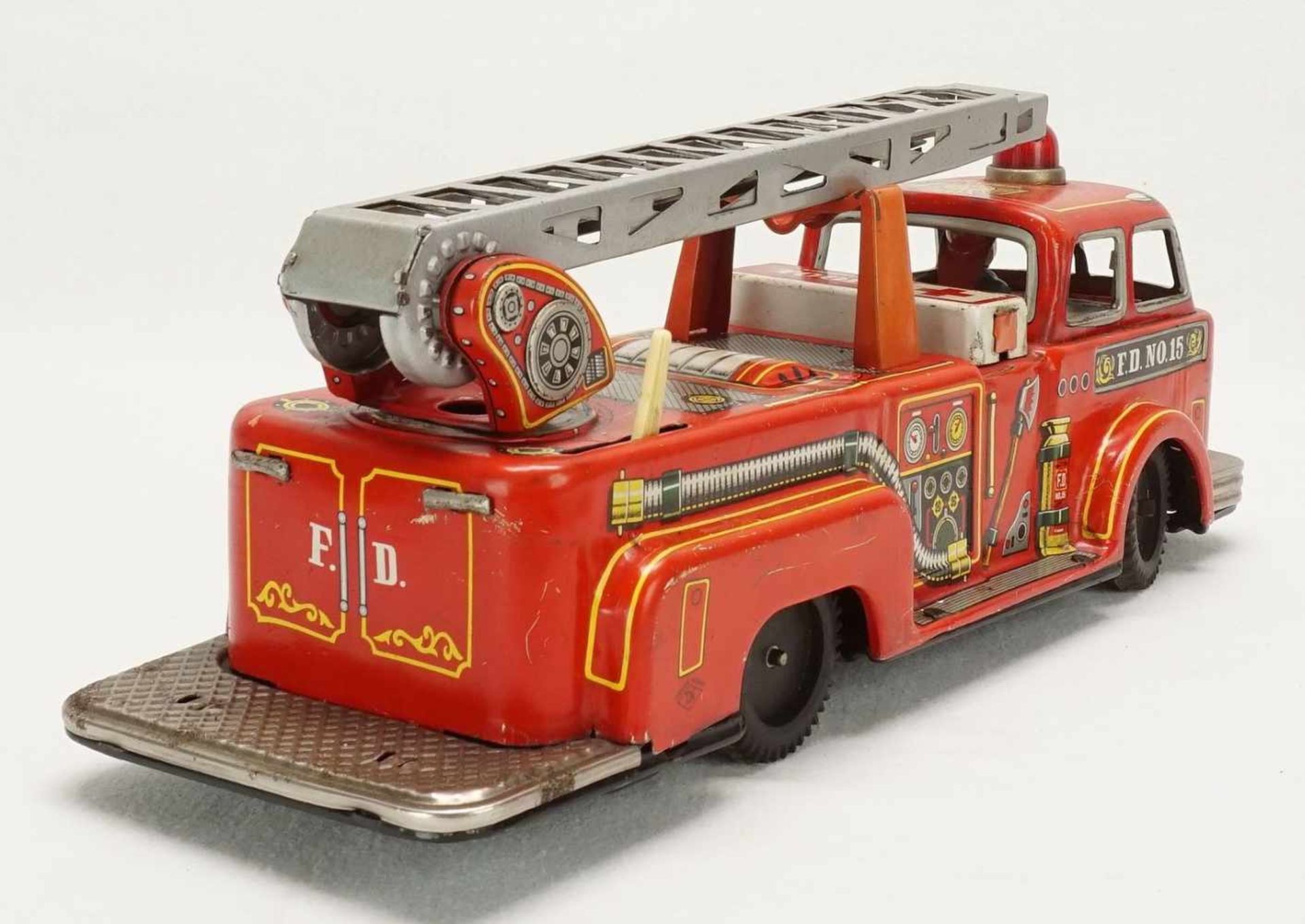 Fünf Blech LKWs, 2. Hälfte 20. Jh.Tin Toy Feuerwehr / Leiterwagen mit Batterieantrieb, LKW mit - Image 4 of 12