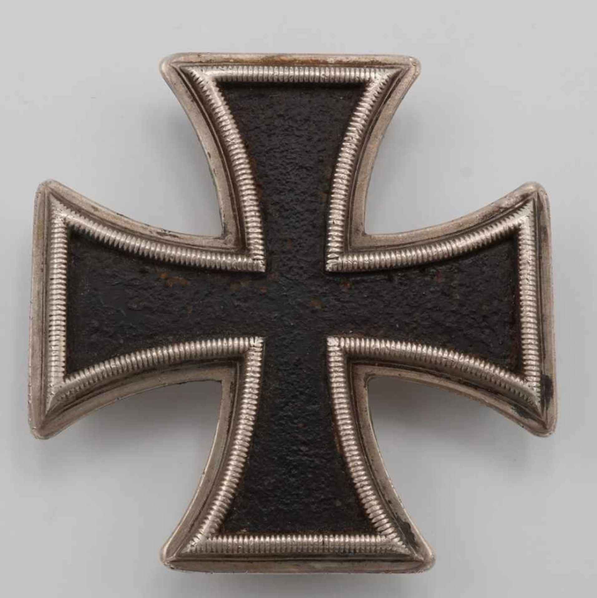 Eisernes Kreuz 1. Klasse 1813Eisen, Silber, EK mit acht Ösen zum Annähen an die Uniform,