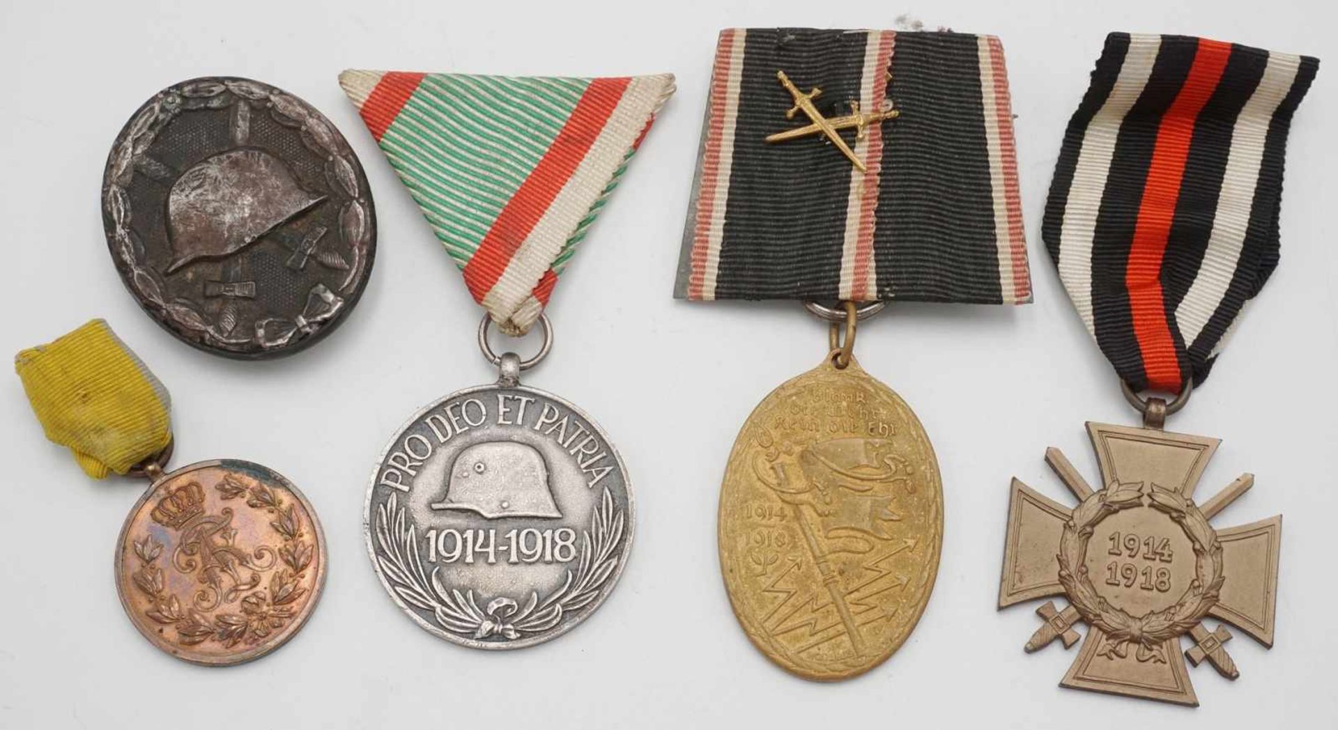 Fünf Orden 1. WeltkriegFriedrich August Medaille in Bronze, Verwundetenabzeichen in Schwarz,