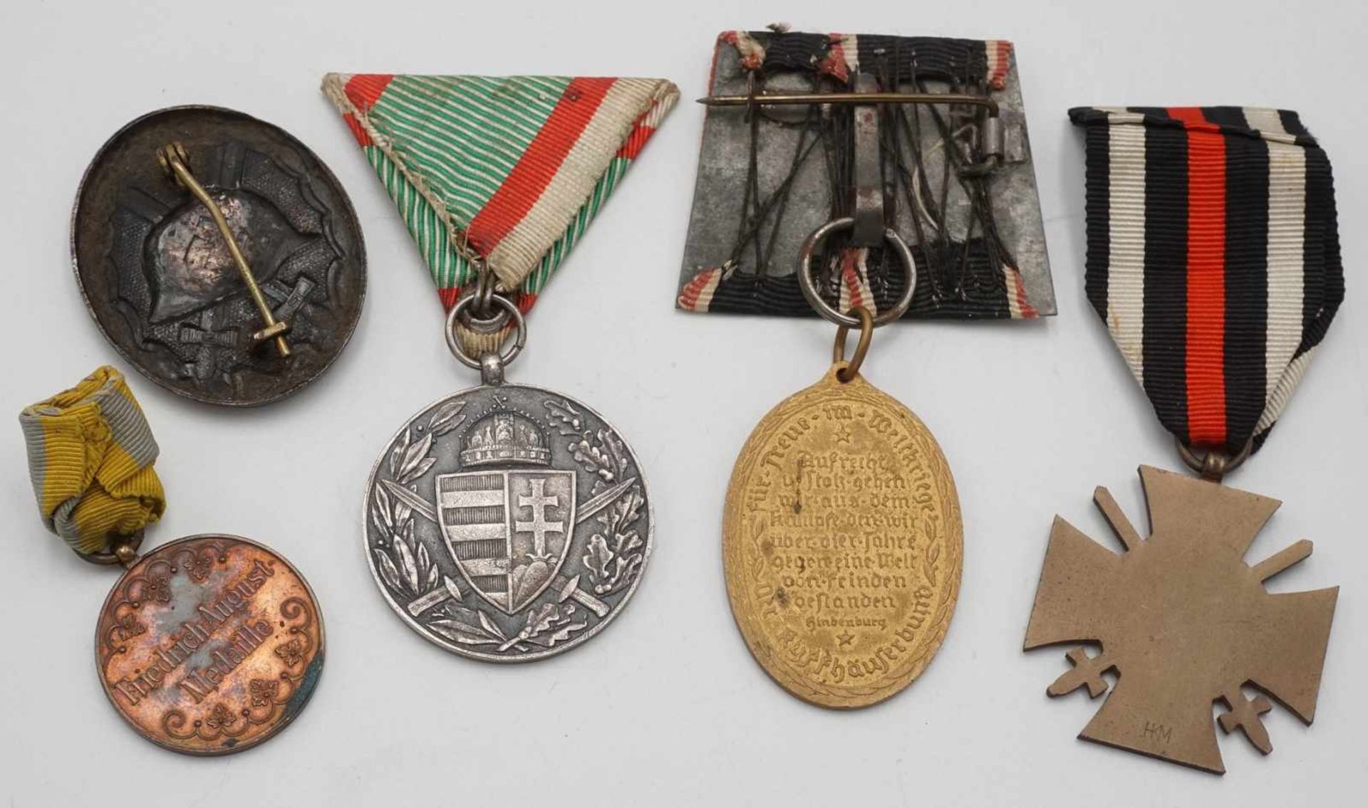 Fünf Orden 1. WeltkriegFriedrich August Medaille in Bronze, Verwundetenabzeichen in Schwarz, - Bild 2 aus 2