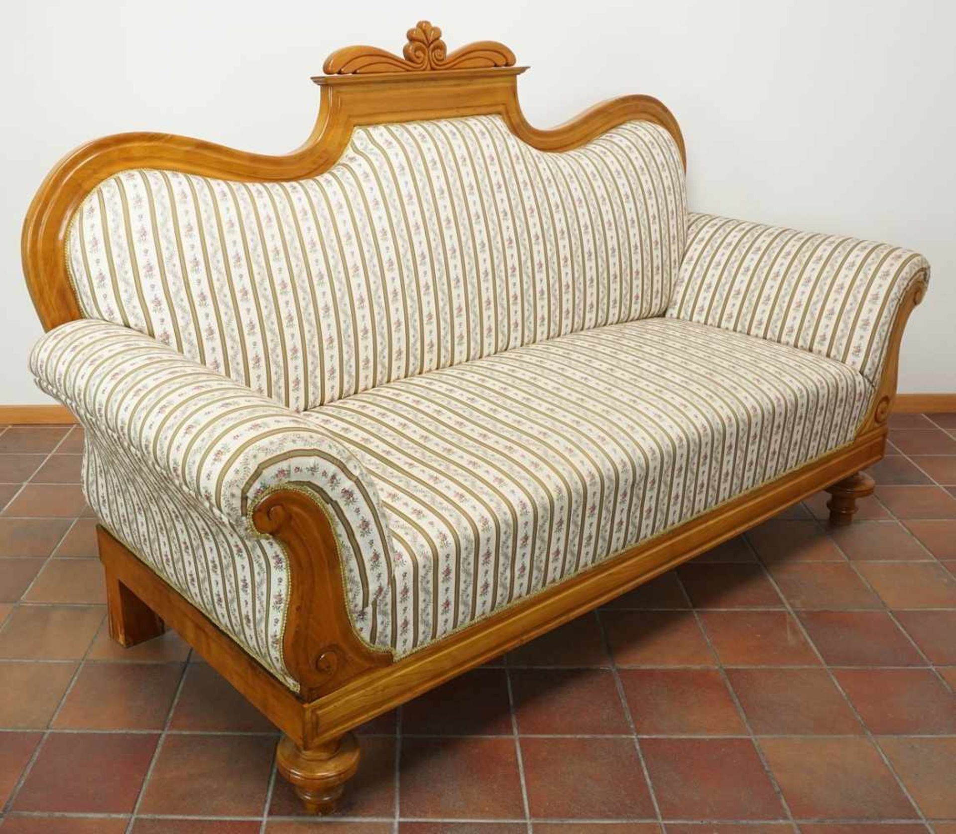 Biedermeier Sofa, Kirsche furniertum 1840, heller gestreifter Bezug, altersgemäß guter Zustand, - Image 2 of 5