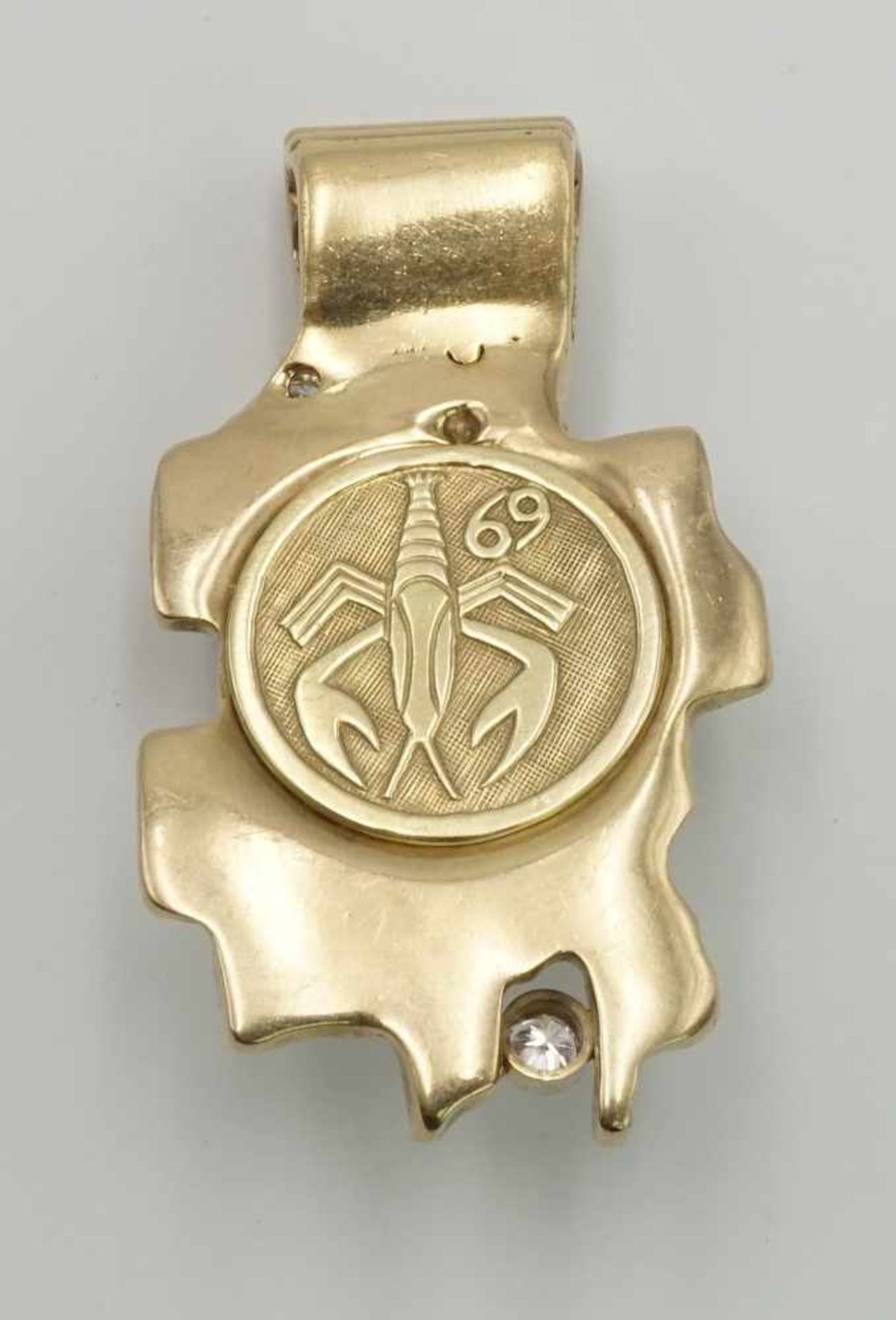 Goldanhänger mit zwei Brillanten und rückseitiger Medaille2. Hälfte 20. Jh., 750/- Gelbgold ( - Bild 2 aus 2