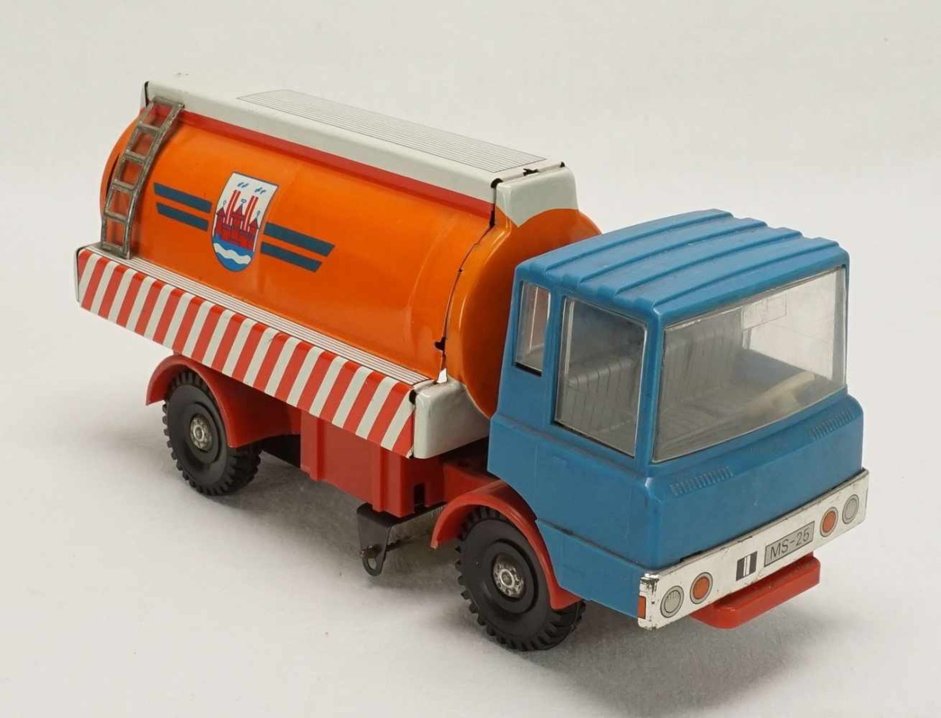 Fünf Blech LKWs, 2. Hälfte 20. Jh.Tin Toy Feuerwehr / Leiterwagen mit Batterieantrieb, LKW mit - Image 7 of 12