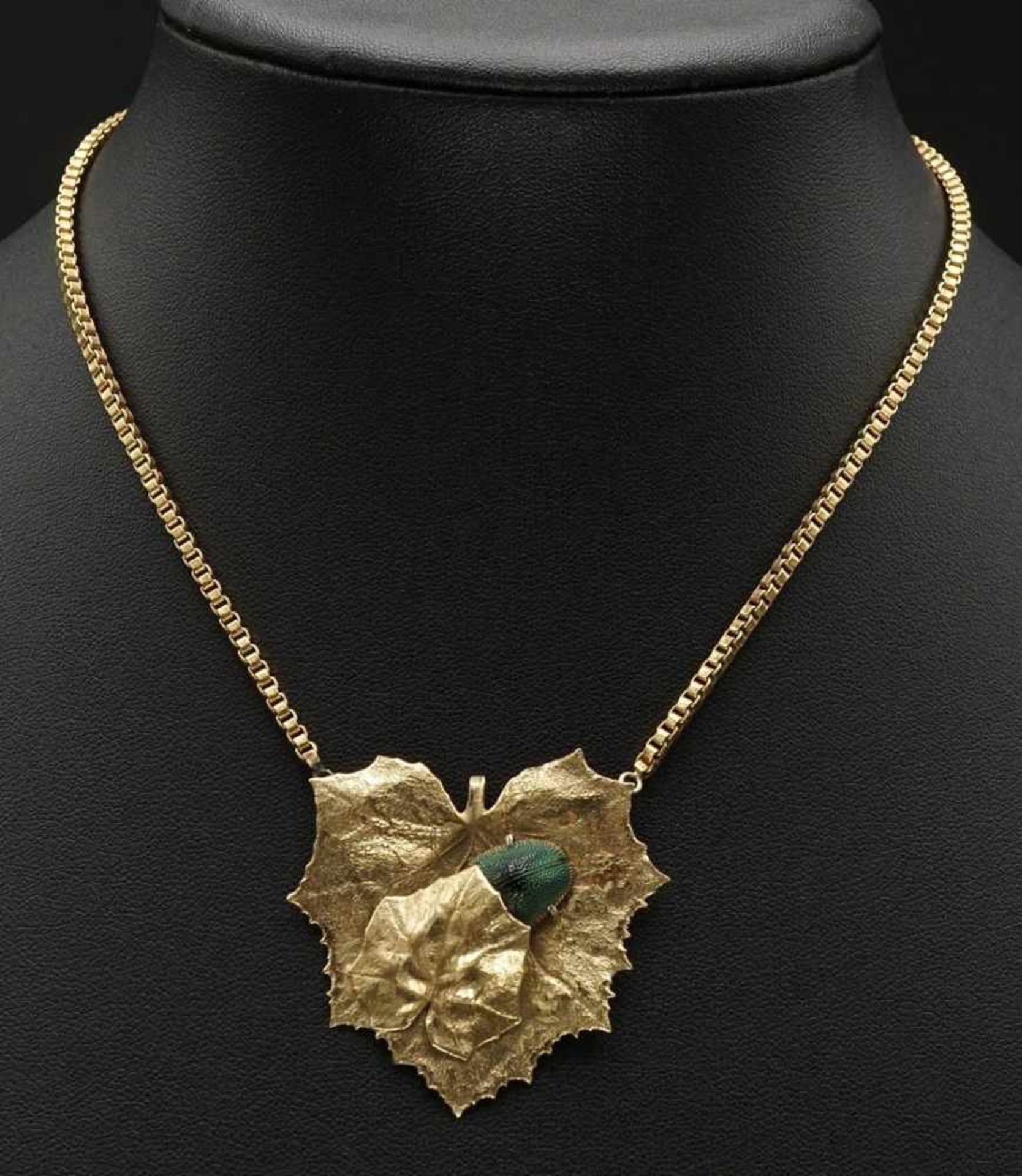 Goldcollier mit Skarabäuskäfer2. Hälfte 20. Jh., 750/- Gelbgold (geprüft), Karabinerverschluss, - Bild 2 aus 3