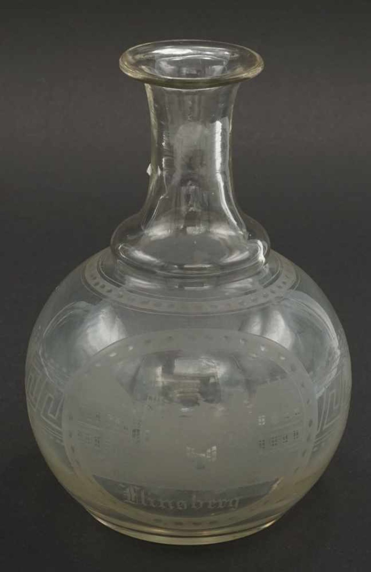 Flinsberg Andenken Flasche, 2. Hälfte 19. Jh.Glas, bauchige Flasche, im Glasschnitt Stadtansicht,