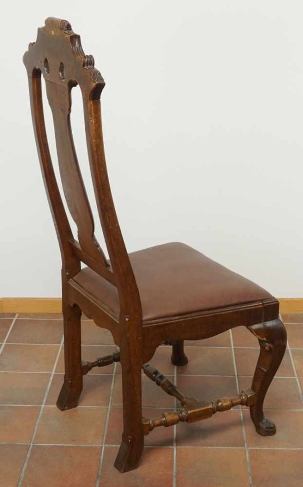 Zwei Historismus Stühle im Barockstil, Nussbaumum 1870, trapezförmiger Sitzrahmen, - Image 7 of 9