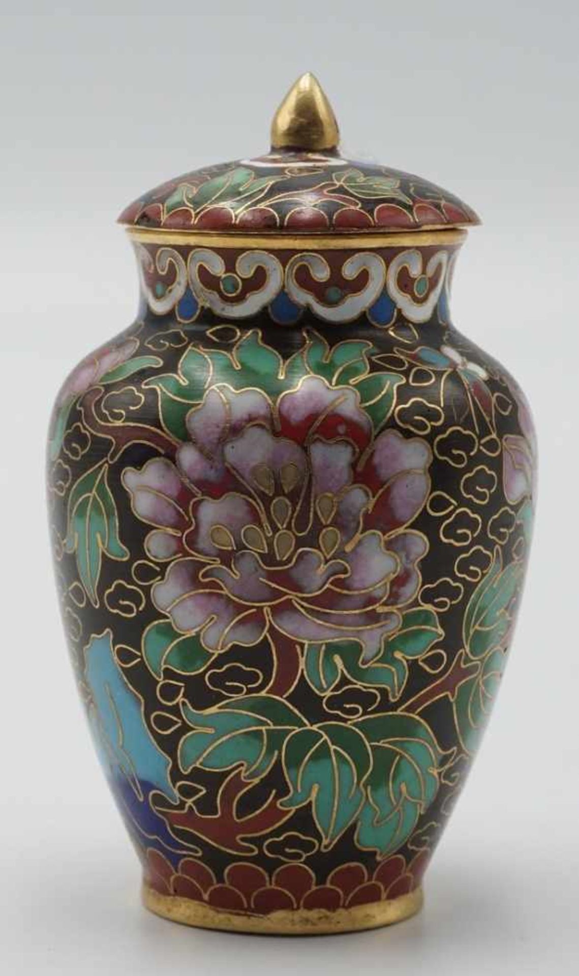Konvolut Cloisonné Vasen und Ente dreiteilig1) Vase, stilisiertes Blütendekor, Goldbemalung, guter - Bild 2 aus 4