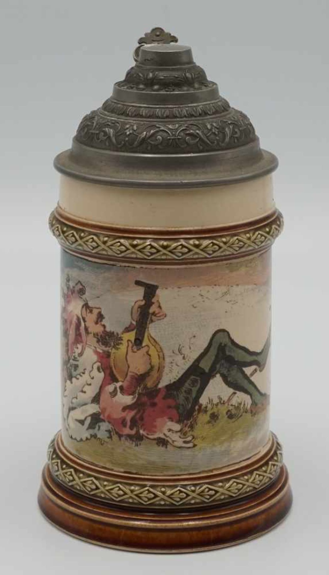 Villeroy & Boch Bierkrug mit Narr und Gitarre1895, Dekor von Heinrich Schlitt, im Boden gemarkt - Image 3 of 4